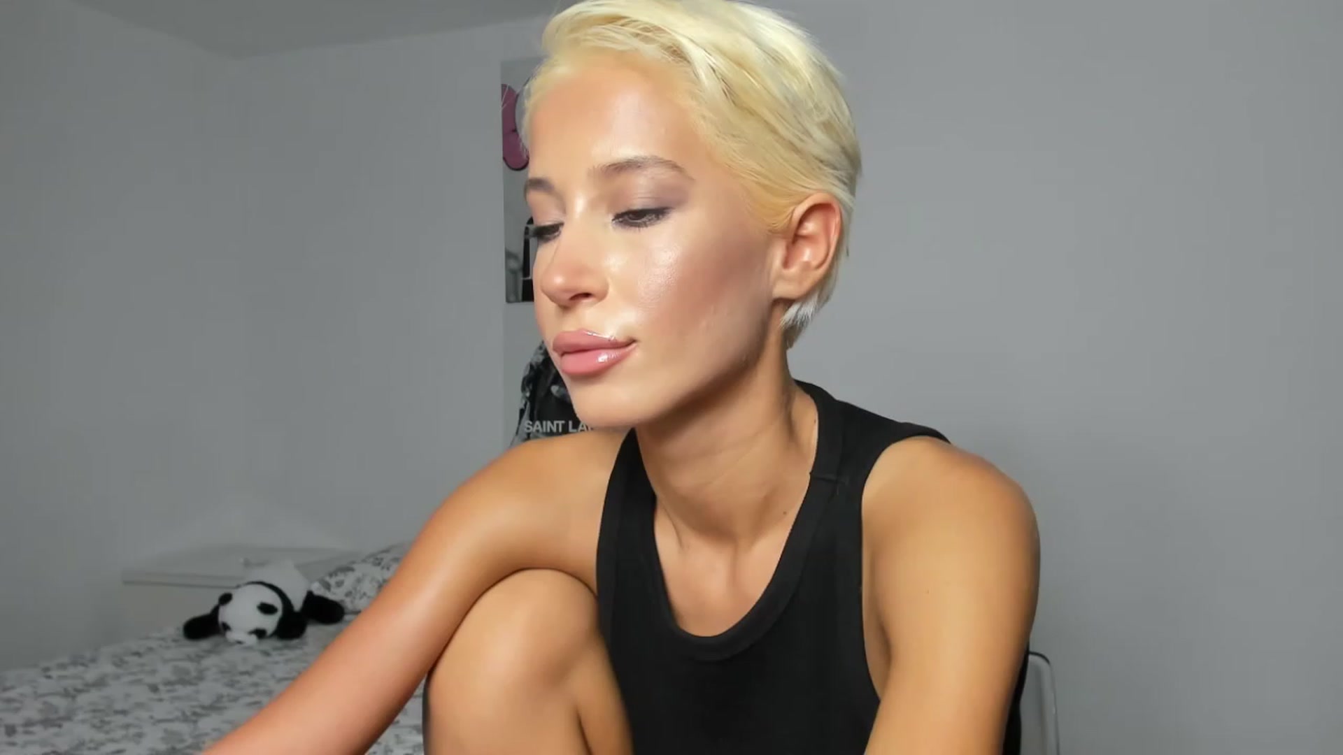 Gallery image thumbnail from Qarinah's myfreecams stream on, 08/13/2023, 16:46 image 6 of 20
