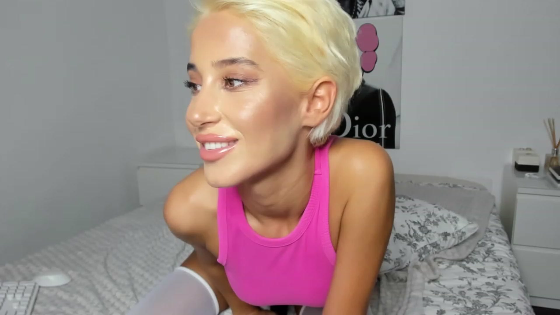 Gallery image thumbnail from Qarinah's myfreecams stream on, 08/16/2023, 13:33 image 14 of 20