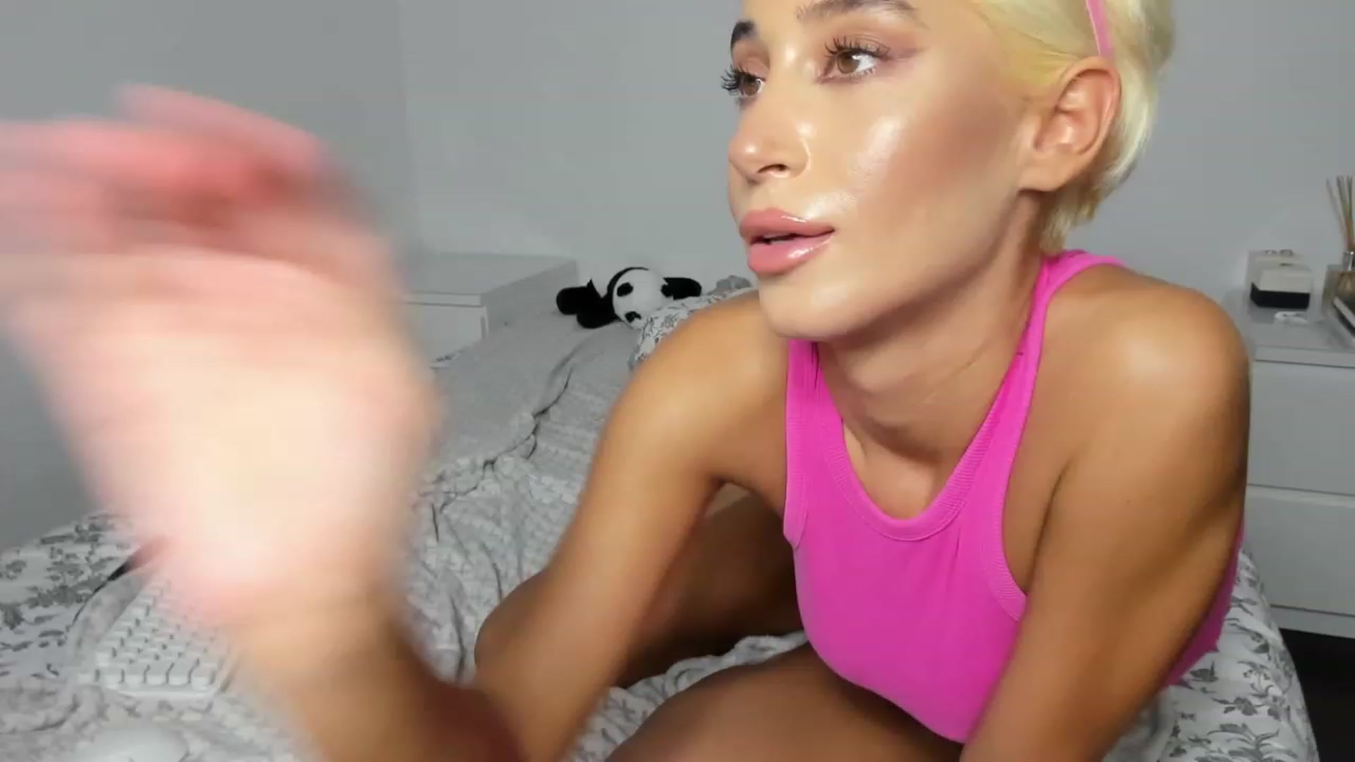 Gallery image thumbnail from Qarinah's myfreecams stream on, 08/16/2023, 15:05 image 14 of 20