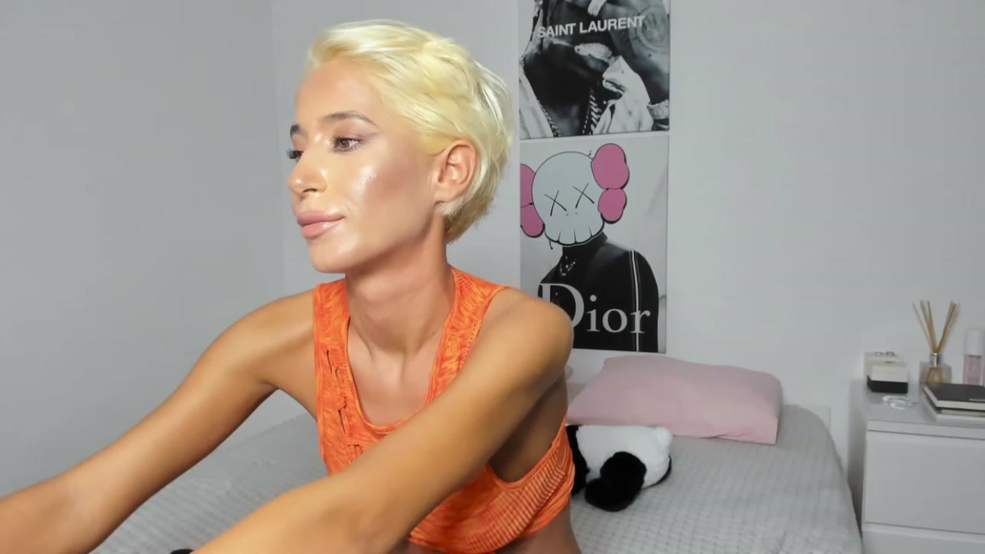 Gallery image thumbnail from Qarinah's myfreecams stream on, 08/17/2023, 18:05 image 4 of 20