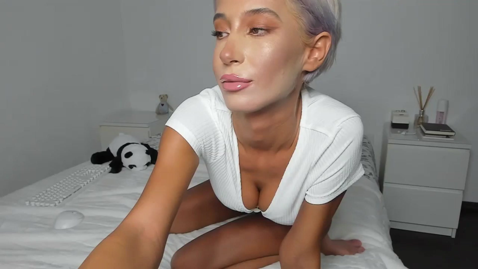 Gallery image thumbnail from Qarinah's myfreecams stream on, 08/21/2023, 01:11 image 1 of 20