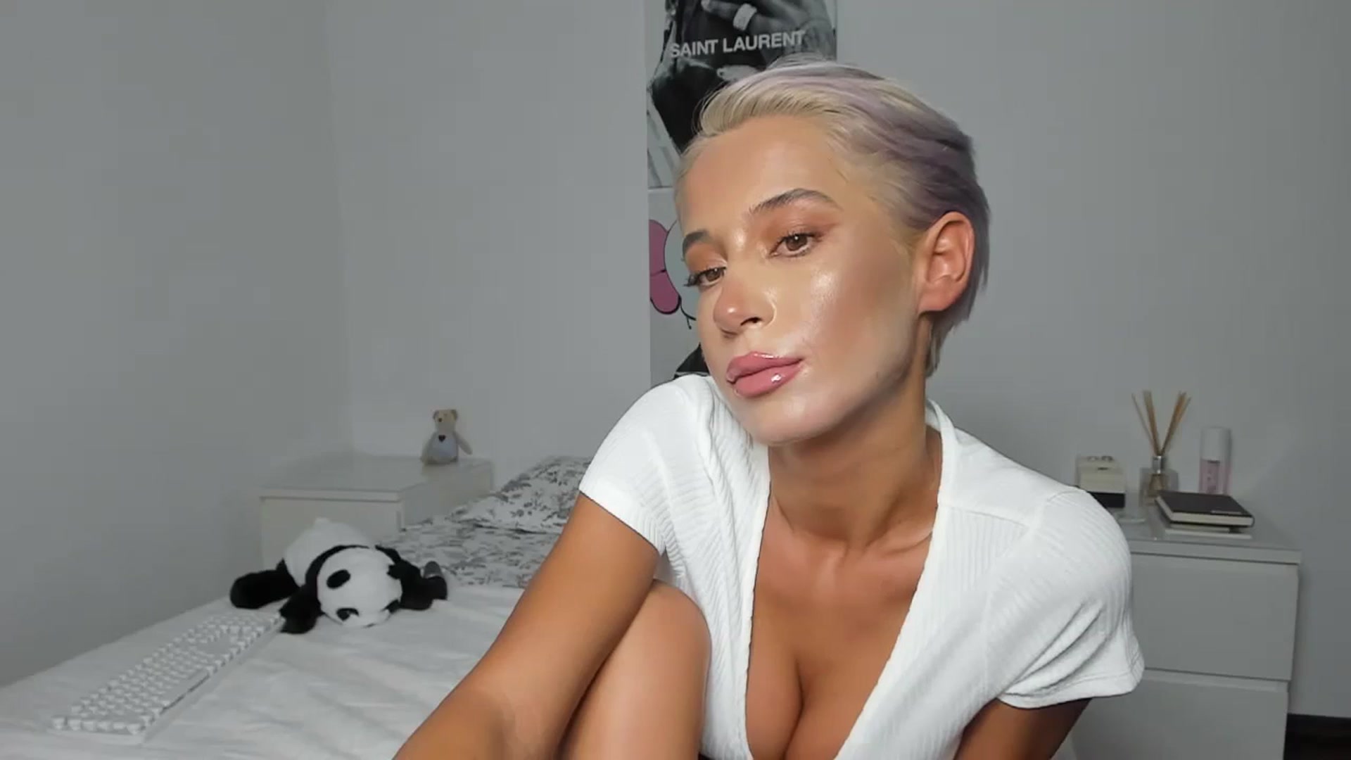 Gallery image thumbnail from Qarinah's myfreecams stream on, 08/21/2023, 01:14 image 19 of 20