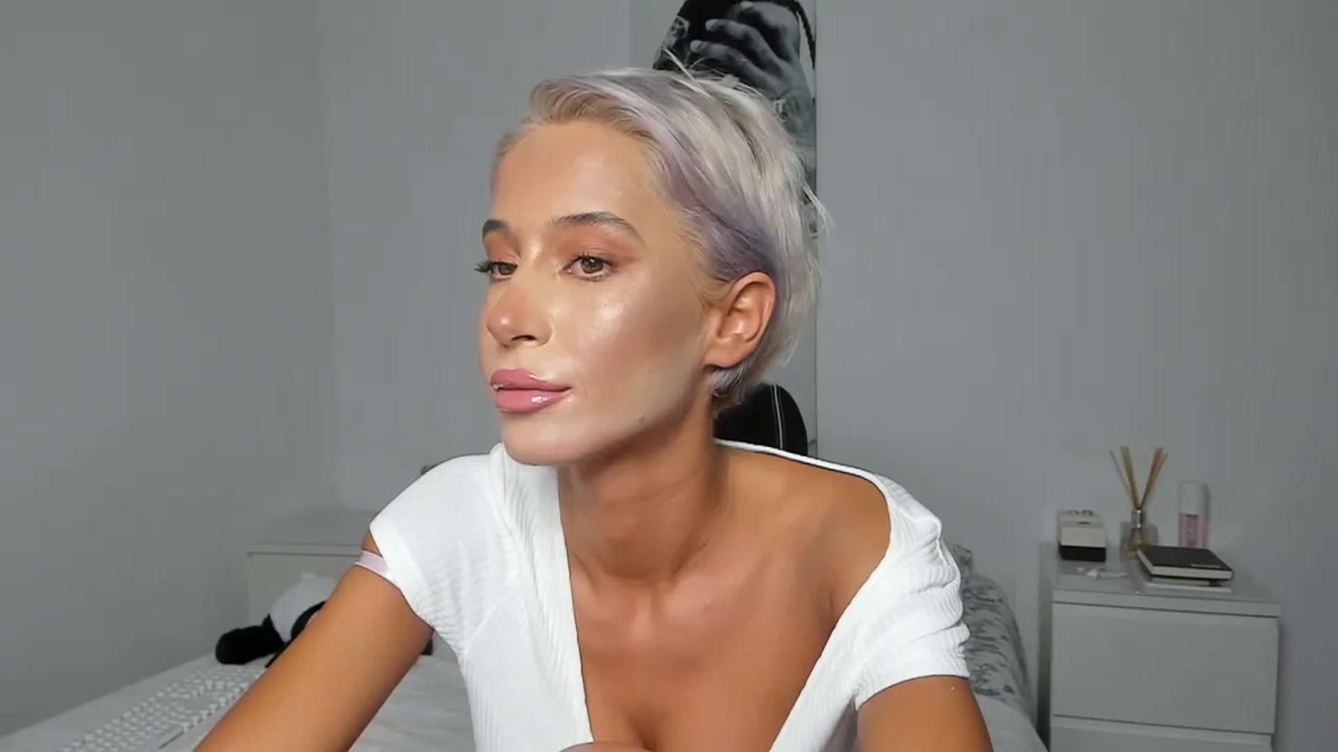 Gallery image thumbnail from Qarinah's myfreecams stream on, 08/21/2023, 01:14 image 3 of 20