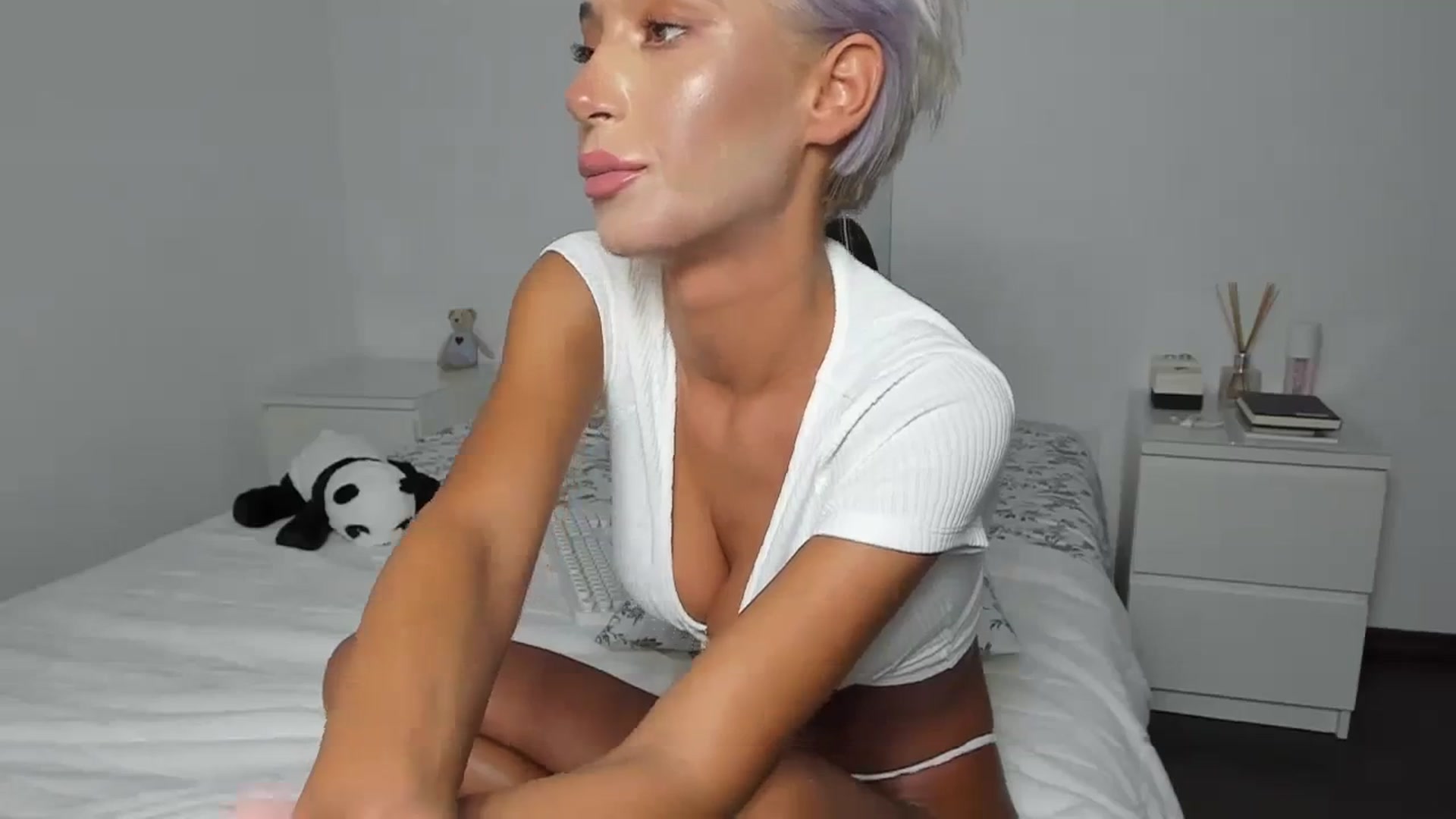 Gallery image thumbnail from Qarinah's myfreecams stream on, 08/21/2023, 02:33 image 2 of 20