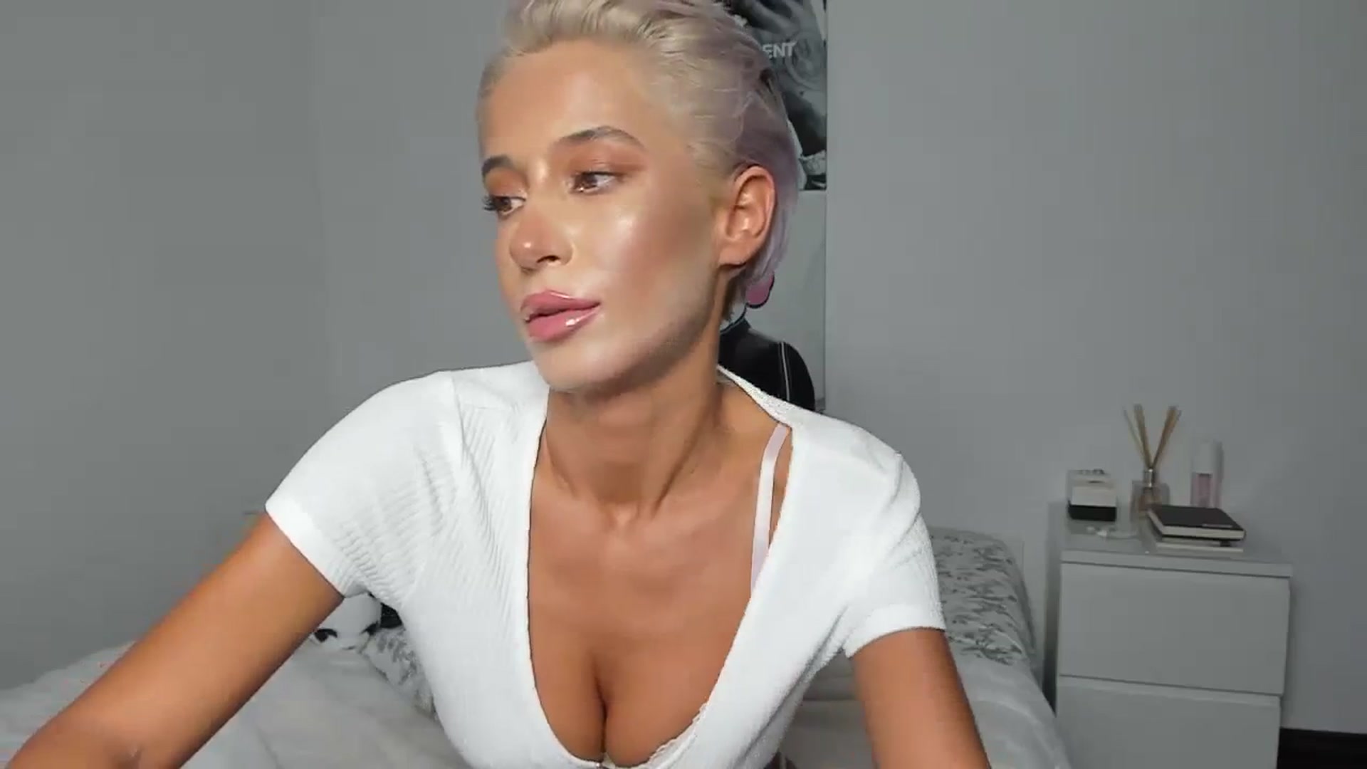 Gallery image thumbnail from Qarinah's myfreecams stream on, 08/21/2023, 02:33 image 15 of 20