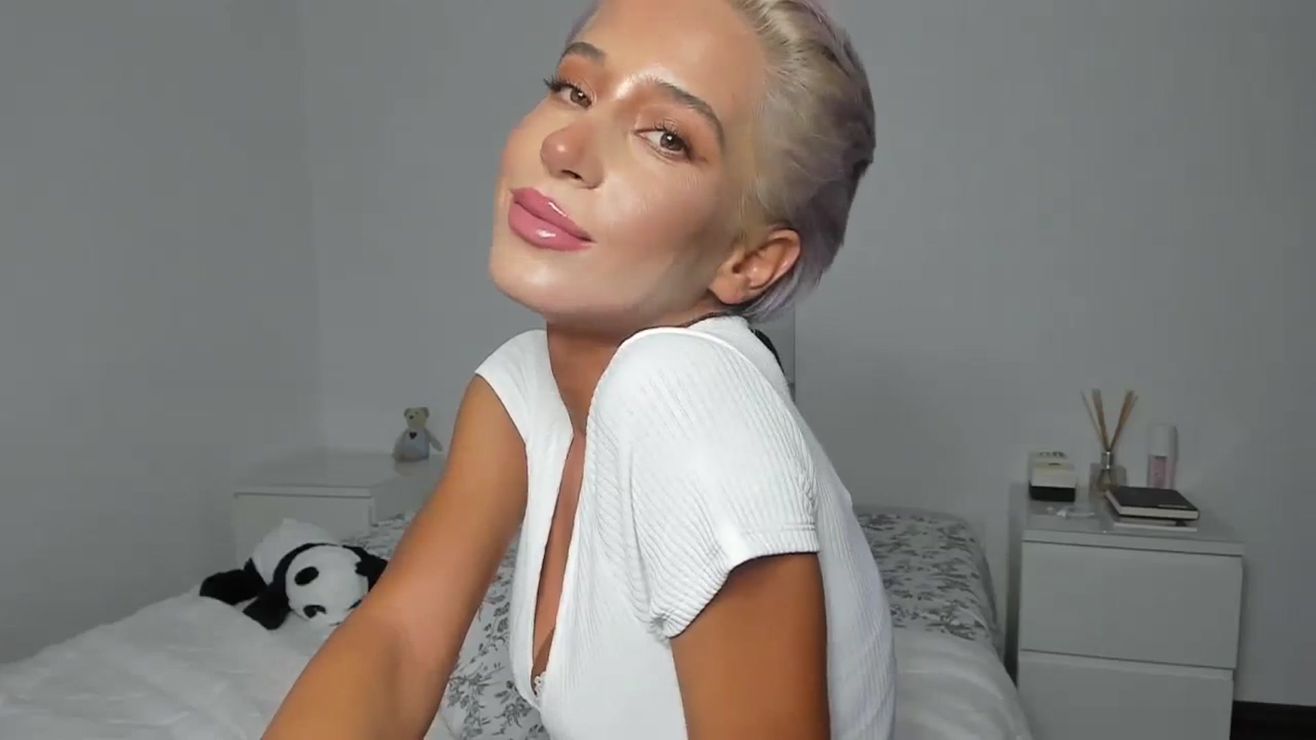Gallery image thumbnail from Qarinah's myfreecams stream on, 08/21/2023, 02:33 image 13 of 20