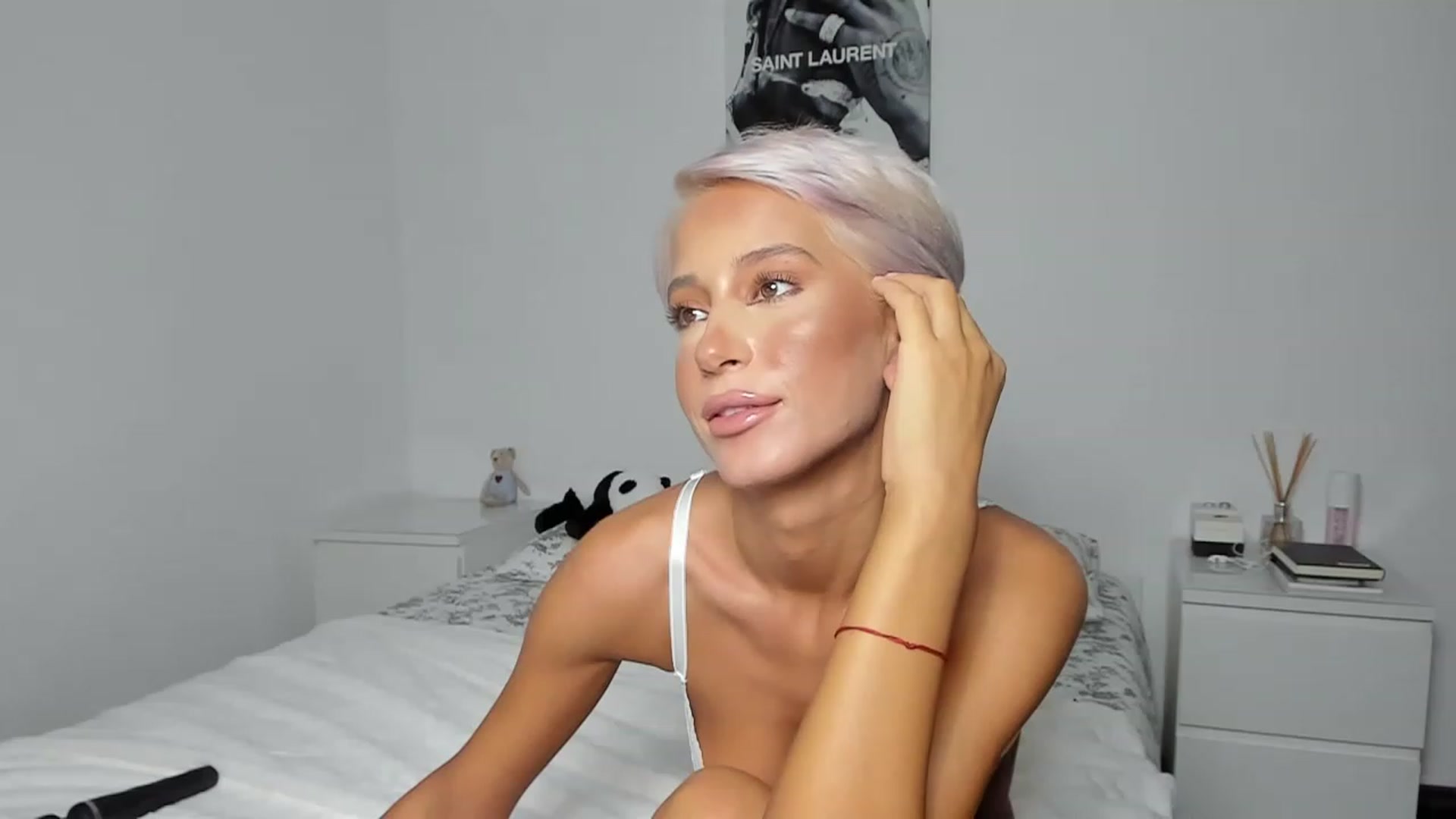 Gallery image thumbnail from Qarinah's myfreecams stream on, 08/22/2023, 22:12 image 8 of 20