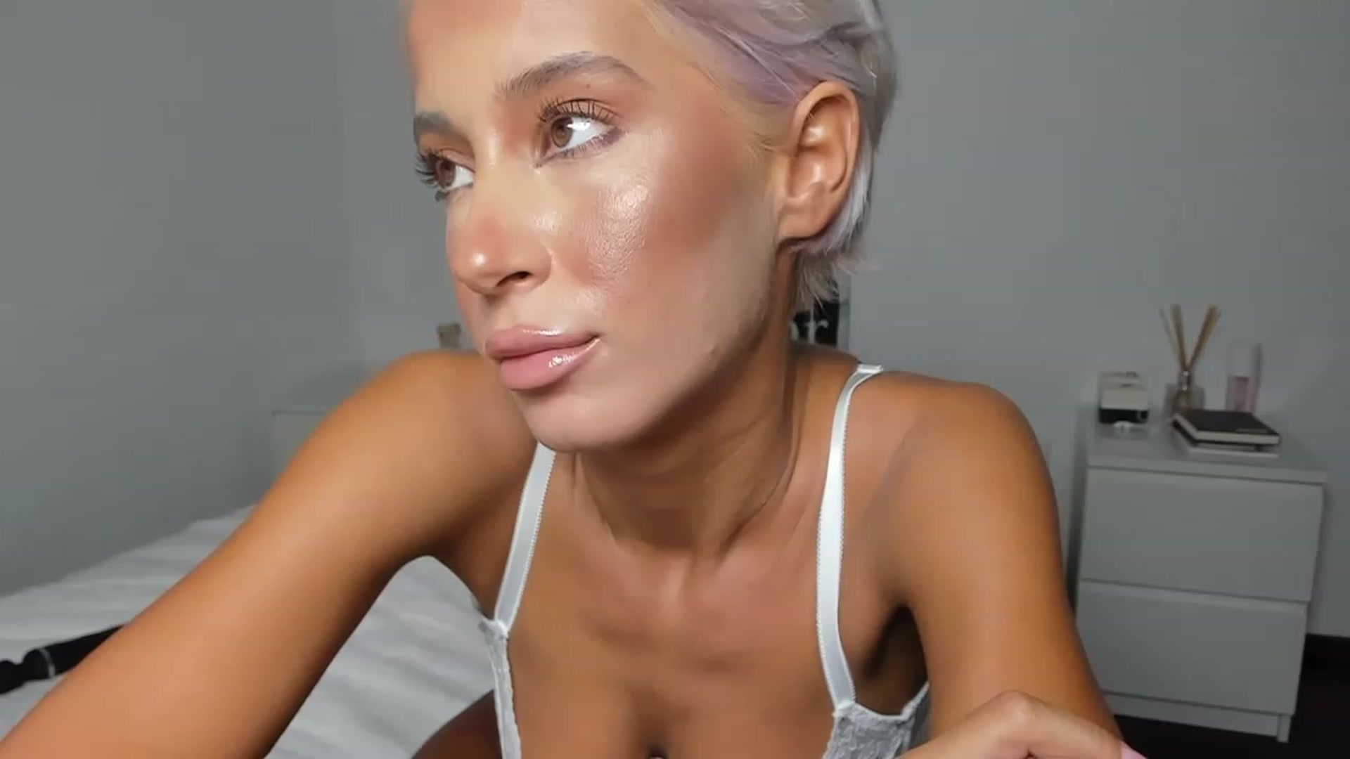 Gallery image thumbnail from Qarinah's myfreecams stream on, 08/22/2023, 22:12 image 4 of 20