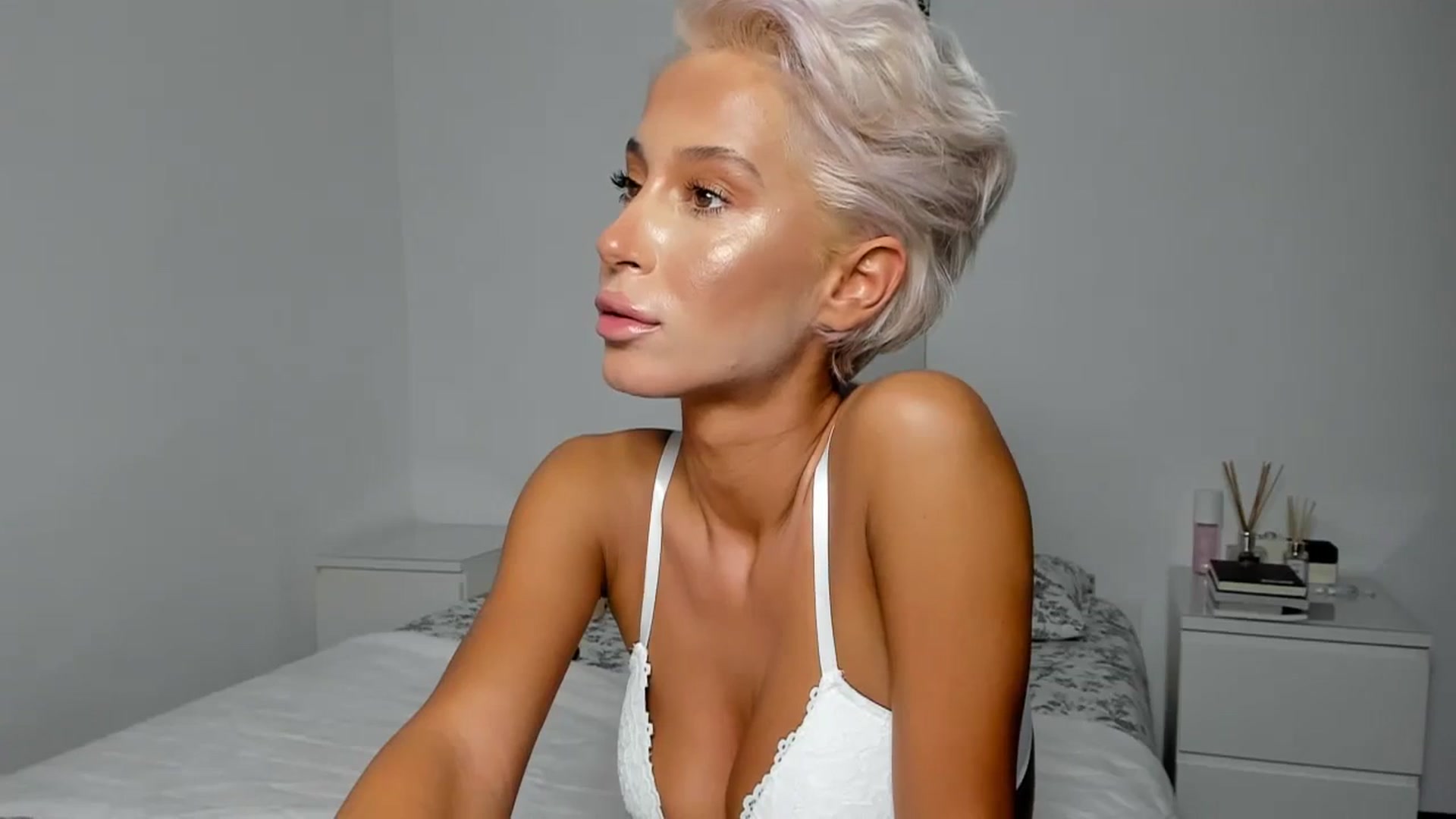 Gallery image thumbnail from Qarinah's myfreecams stream on, 08/24/2023, 01:46 image 15 of 20