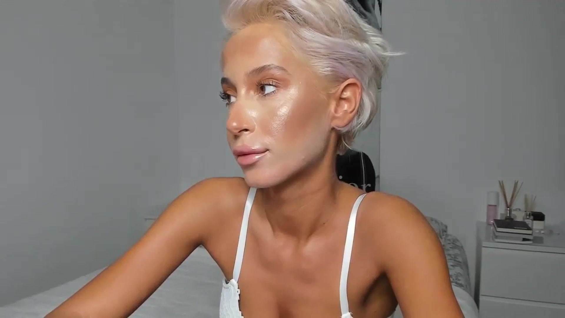 Gallery image thumbnail from Qarinah's myfreecams stream on, 08/24/2023, 01:46 image 14 of 20