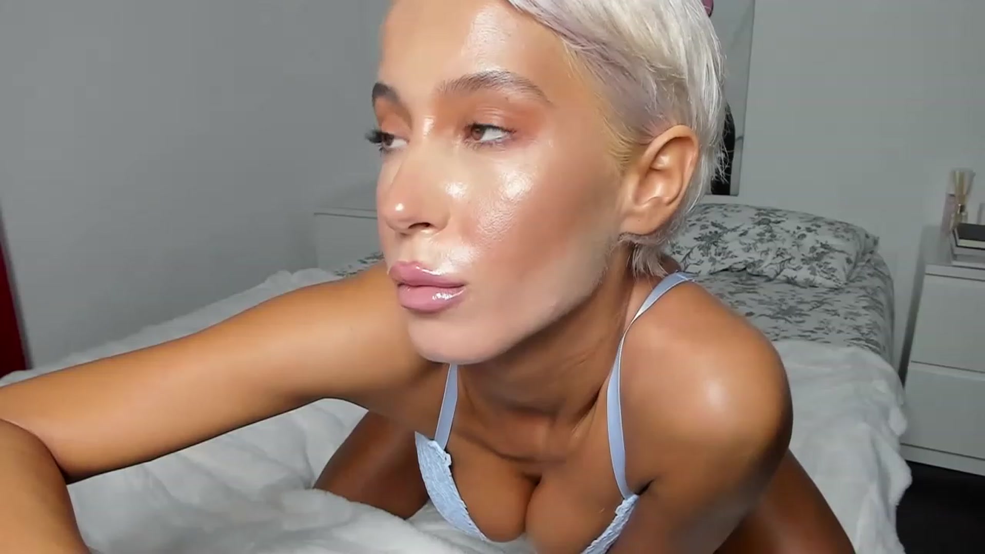 Gallery image thumbnail from Qarinah's myfreecams stream on, 08/24/2023, 21:55 image 6 of 20