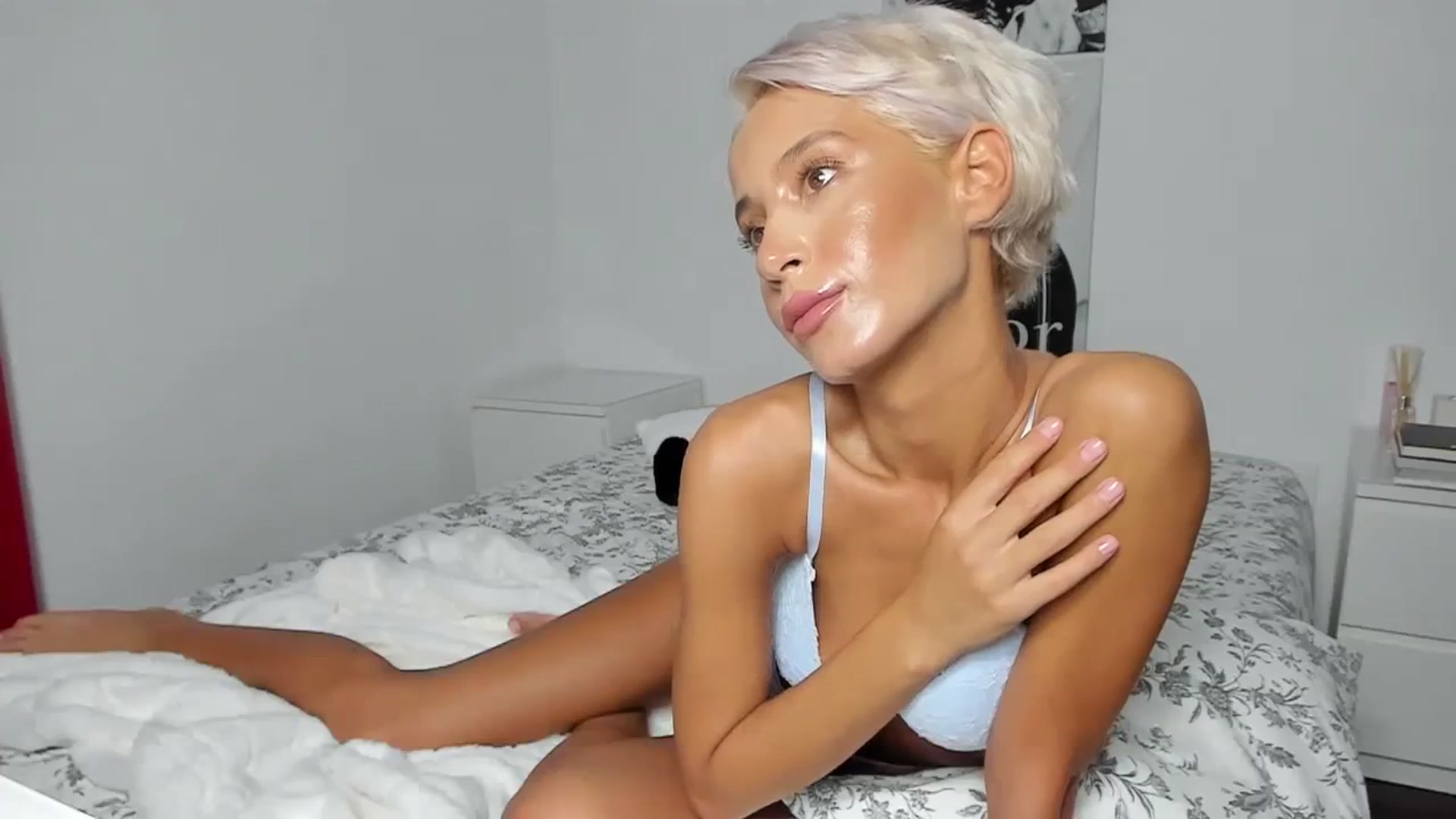 Gallery image thumbnail from Qarinah's myfreecams stream on, 08/25/2023, 01:51 image 12 of 20