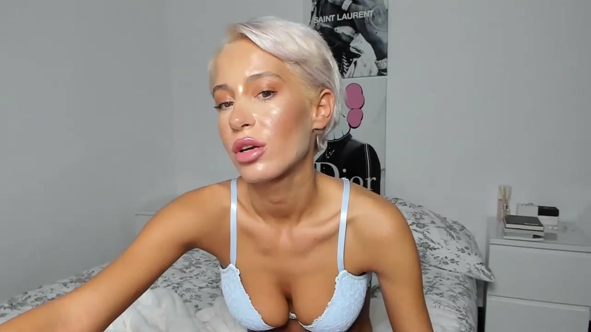 Gallery image thumbnail from Qarinah's myfreecams stream on, 08/25/2023, 01:51 image 15 of 20