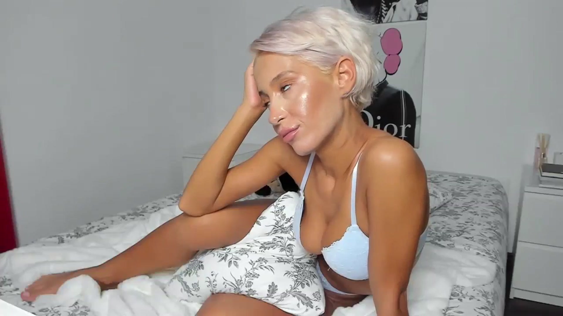 Gallery image thumbnail from Qarinah's myfreecams stream on, 08/25/2023, 01:51 image 13 of 20