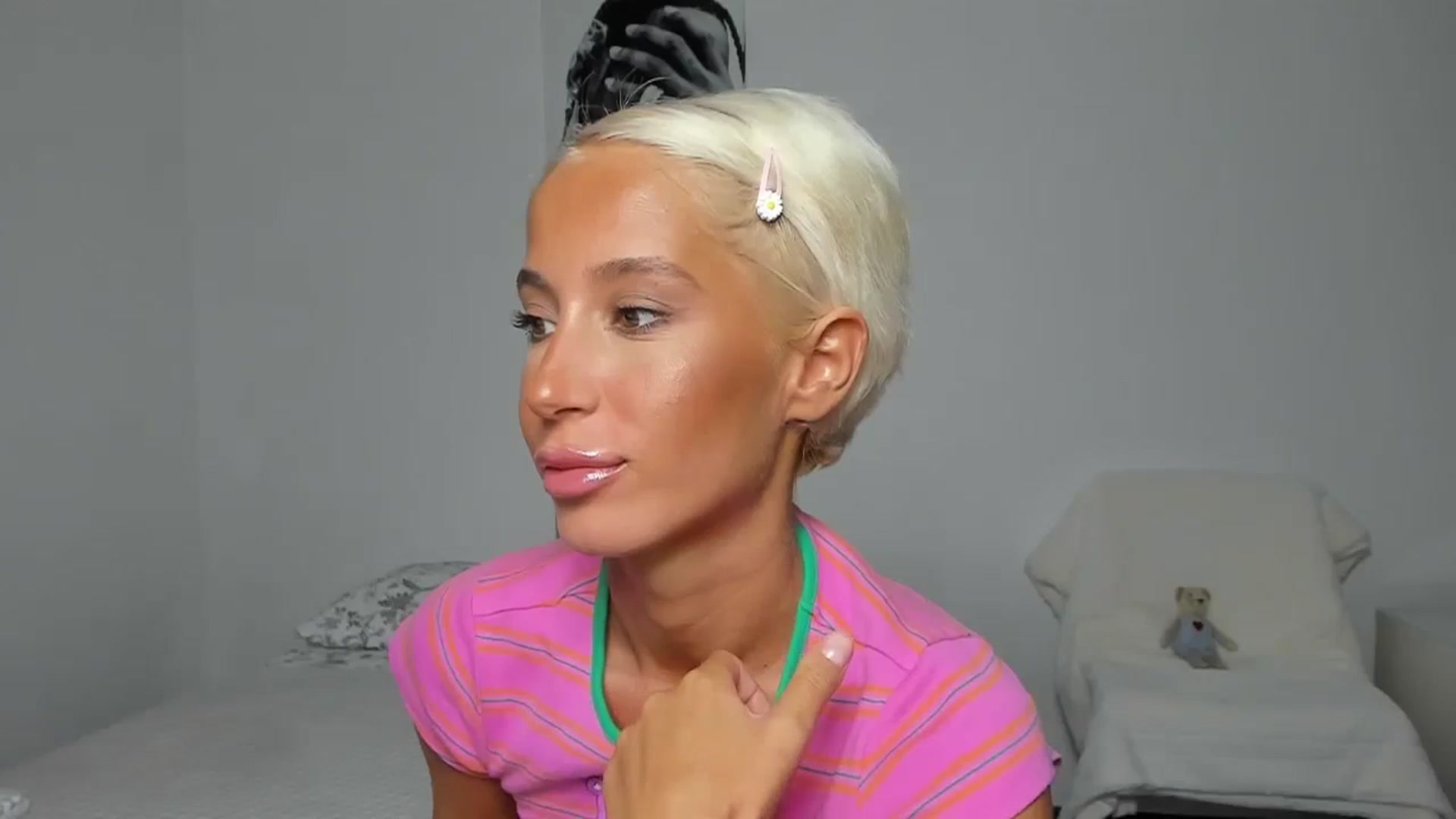 Gallery image thumbnail from Qarinah's myfreecams stream on, 09/03/2023, 23:05 image 16 of 20