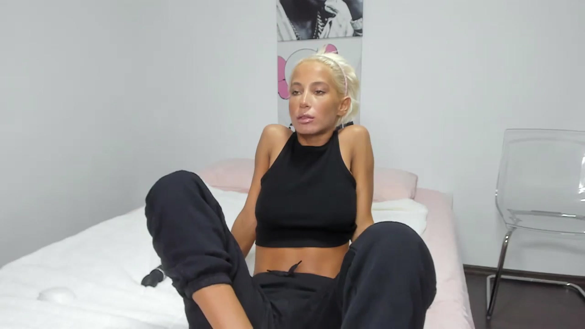 Gallery image thumbnail from Qarinah's myfreecams stream on, 09/07/2023, 24:03 image 7 of 20