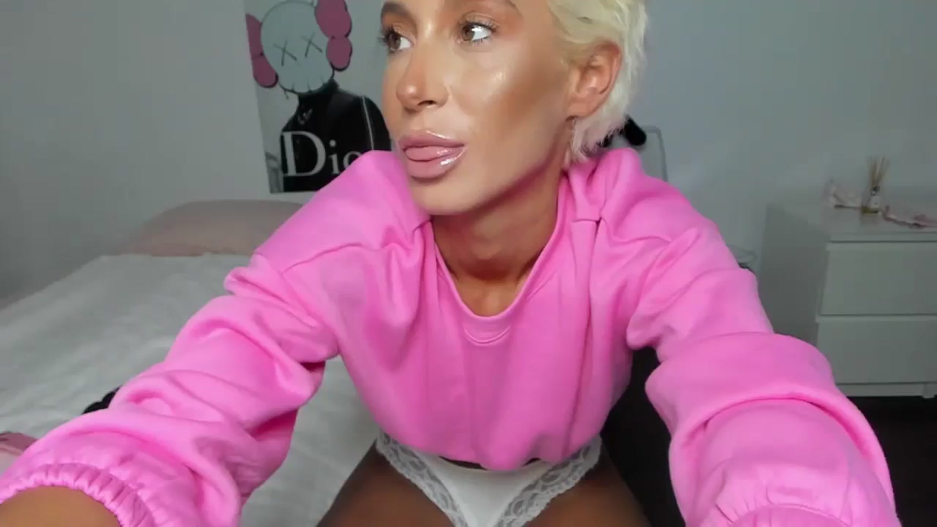 Gallery image thumbnail from Qarinah's myfreecams stream on, 09/15/2023, 01:01 image 1 of 20