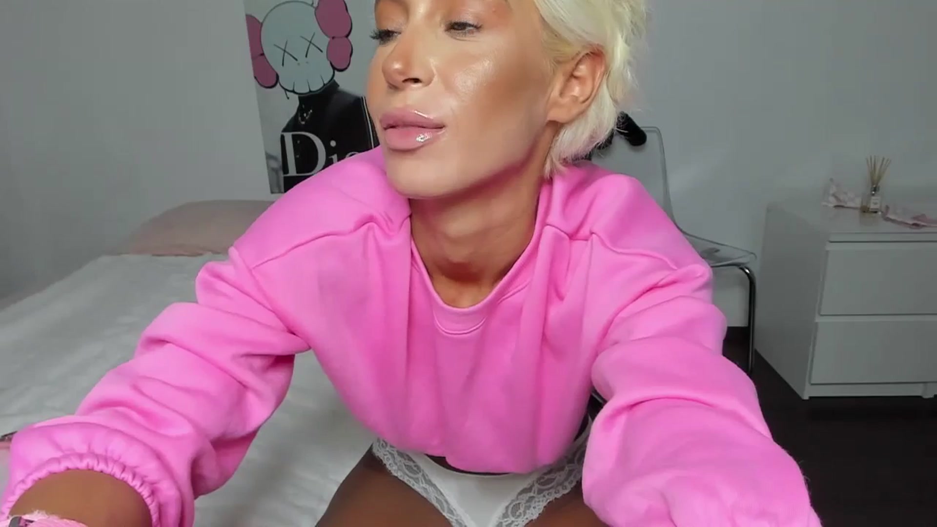 Gallery image thumbnail from Qarinah's myfreecams stream on, 09/15/2023, 01:01 image 17 of 20