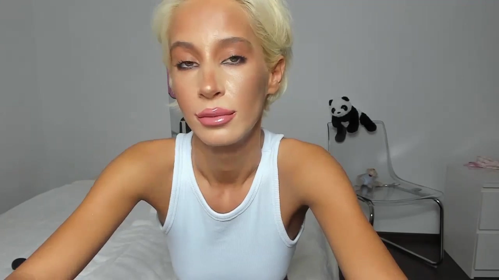 Gallery image thumbnail from Qarinah's myfreecams stream on, 09/15/2023, 22:40 image 11 of 20