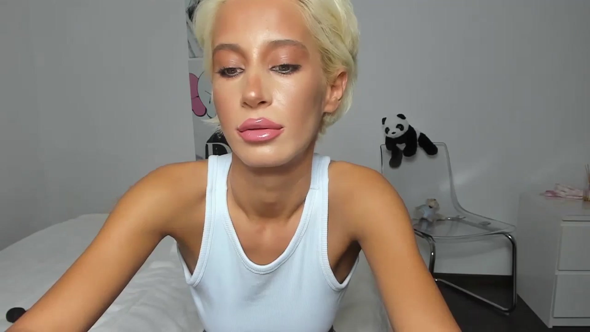 Gallery image thumbnail from Qarinah's myfreecams stream on, 09/15/2023, 22:40 image 7 of 20