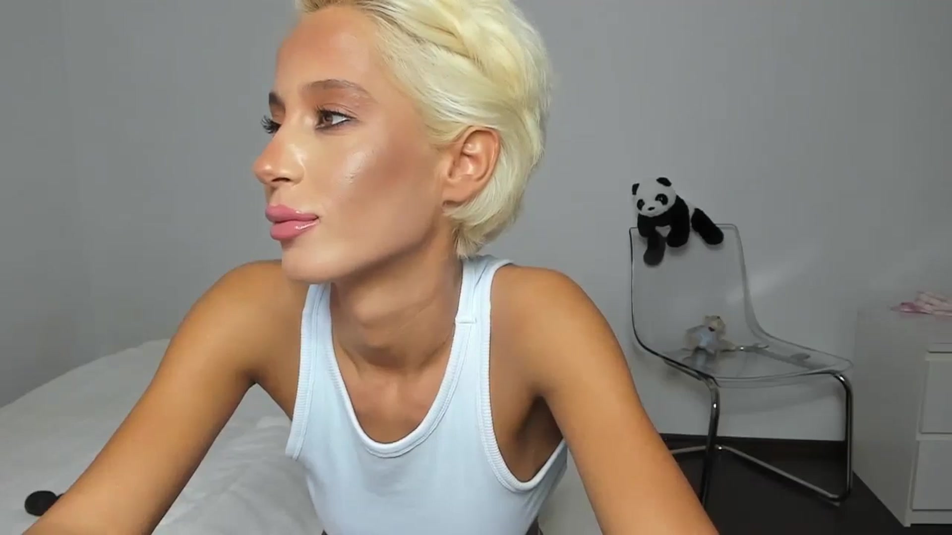 Gallery image thumbnail from Qarinah's myfreecams stream on, 09/15/2023, 22:40 image 3 of 20