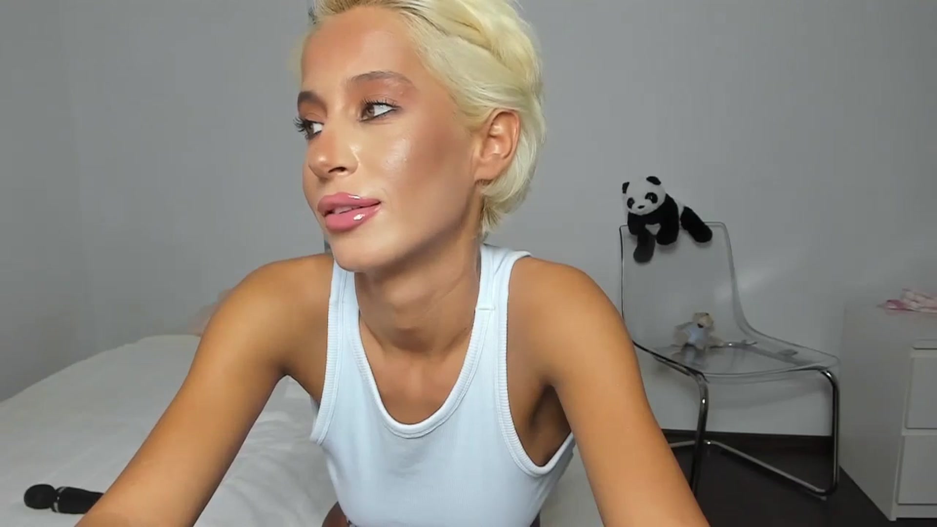 Gallery image thumbnail from Qarinah's myfreecams stream on, 09/15/2023, 22:40 image 4 of 20