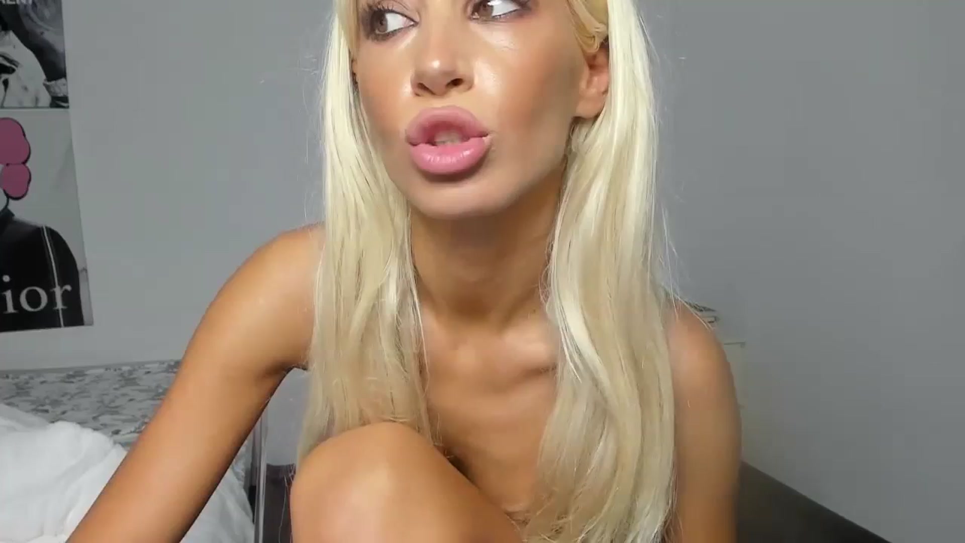 Gallery image thumbnail from Qarinah's myfreecams stream on, 09/24/2023, 23:55 image 16 of 20