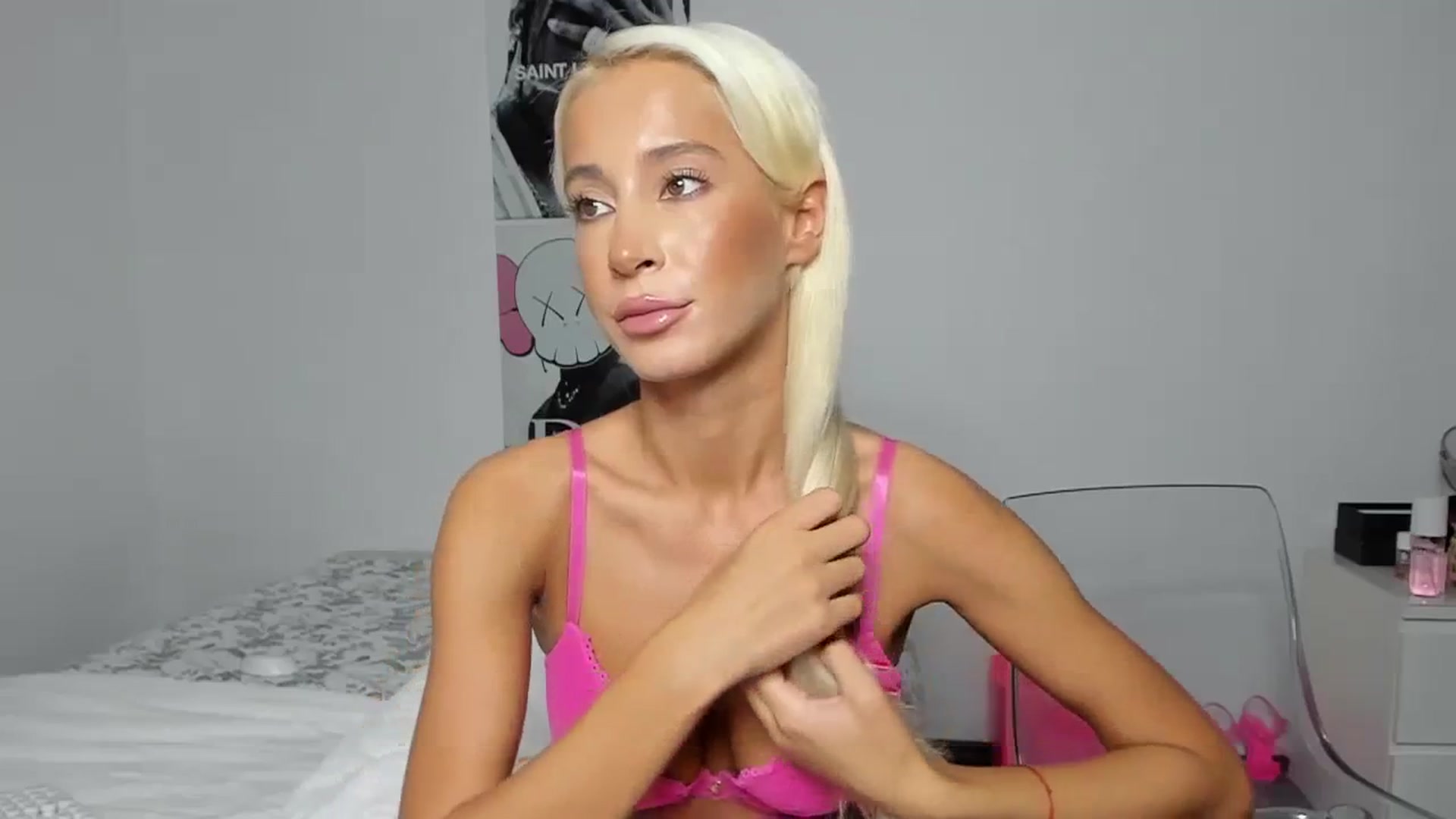 Gallery image thumbnail from Qarinah's myfreecams stream on, 09/27/2023, 01:04 image 16 of 20