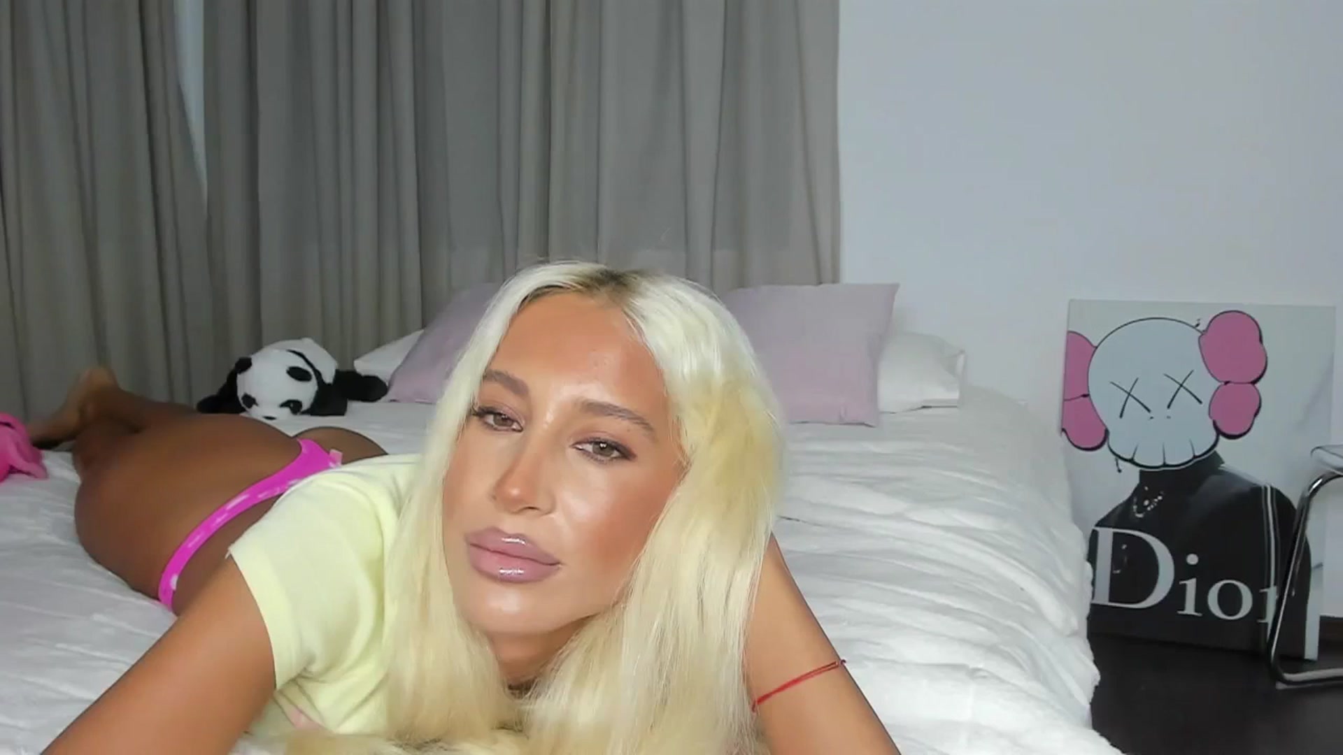 Gallery image thumbnail from Qarinah's myfreecams stream on, 10/16/2023, 21:41 image 17 of 20