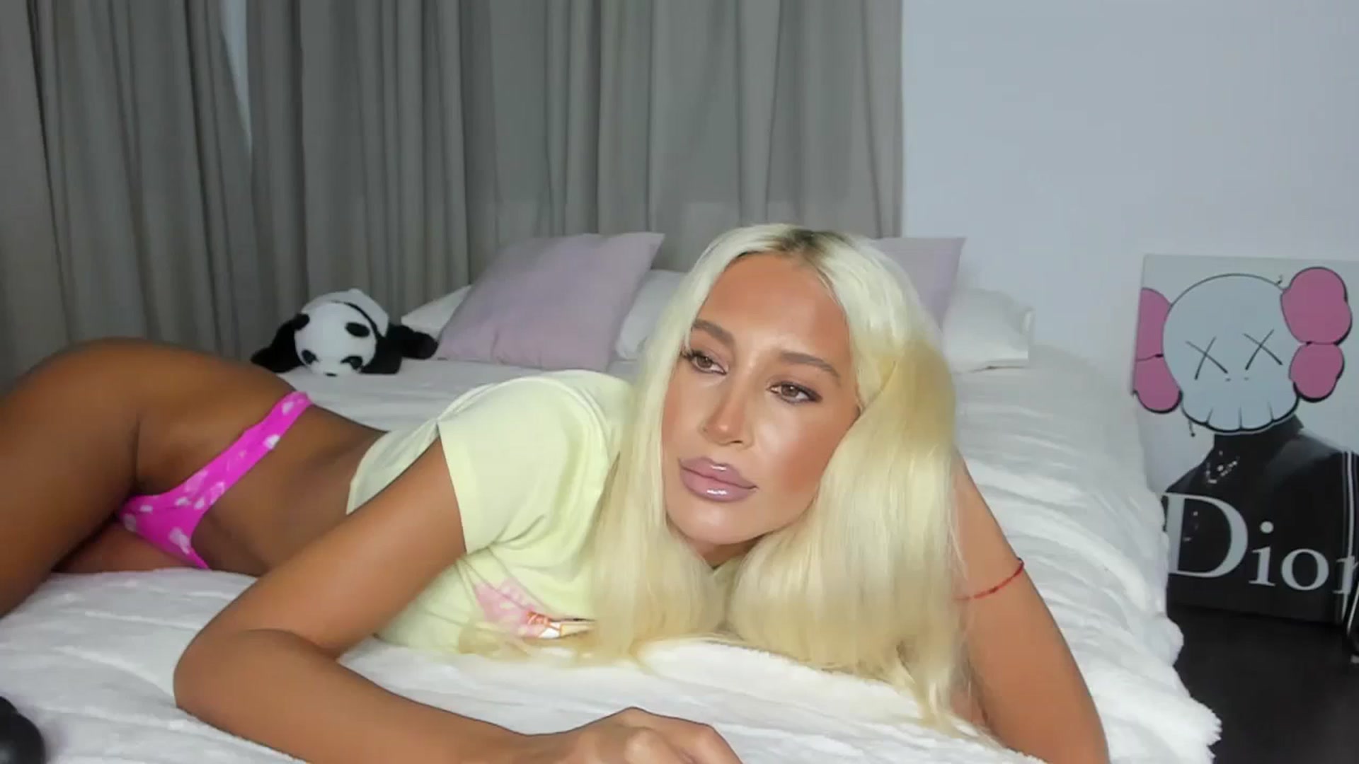 Gallery image thumbnail from Qarinah's myfreecams stream on, 10/16/2023, 21:41 image 4 of 20