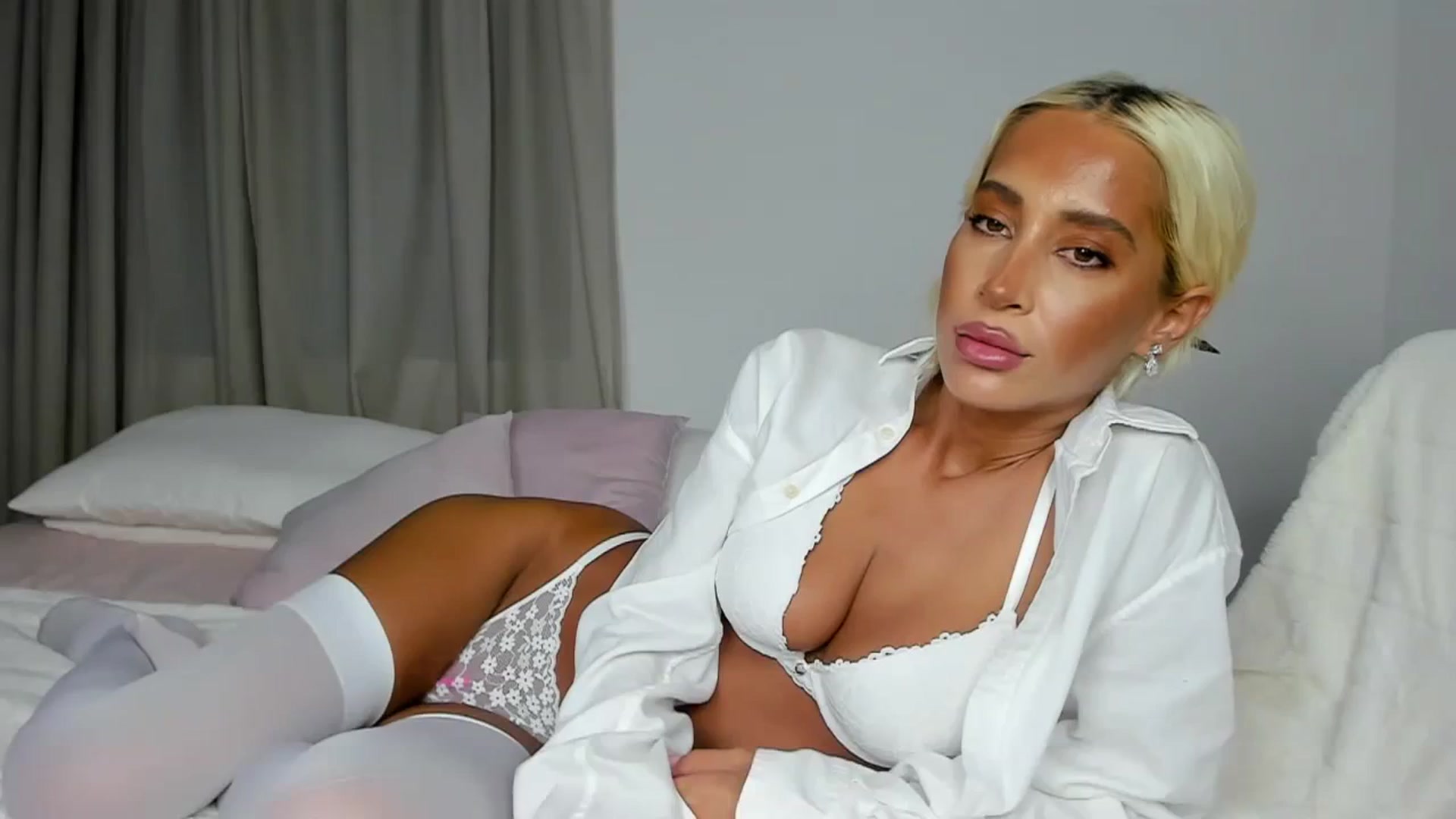 Gallery image thumbnail from Qarinah's myfreecams stream on, 10/25/2023, 03:40 image 10 of 20