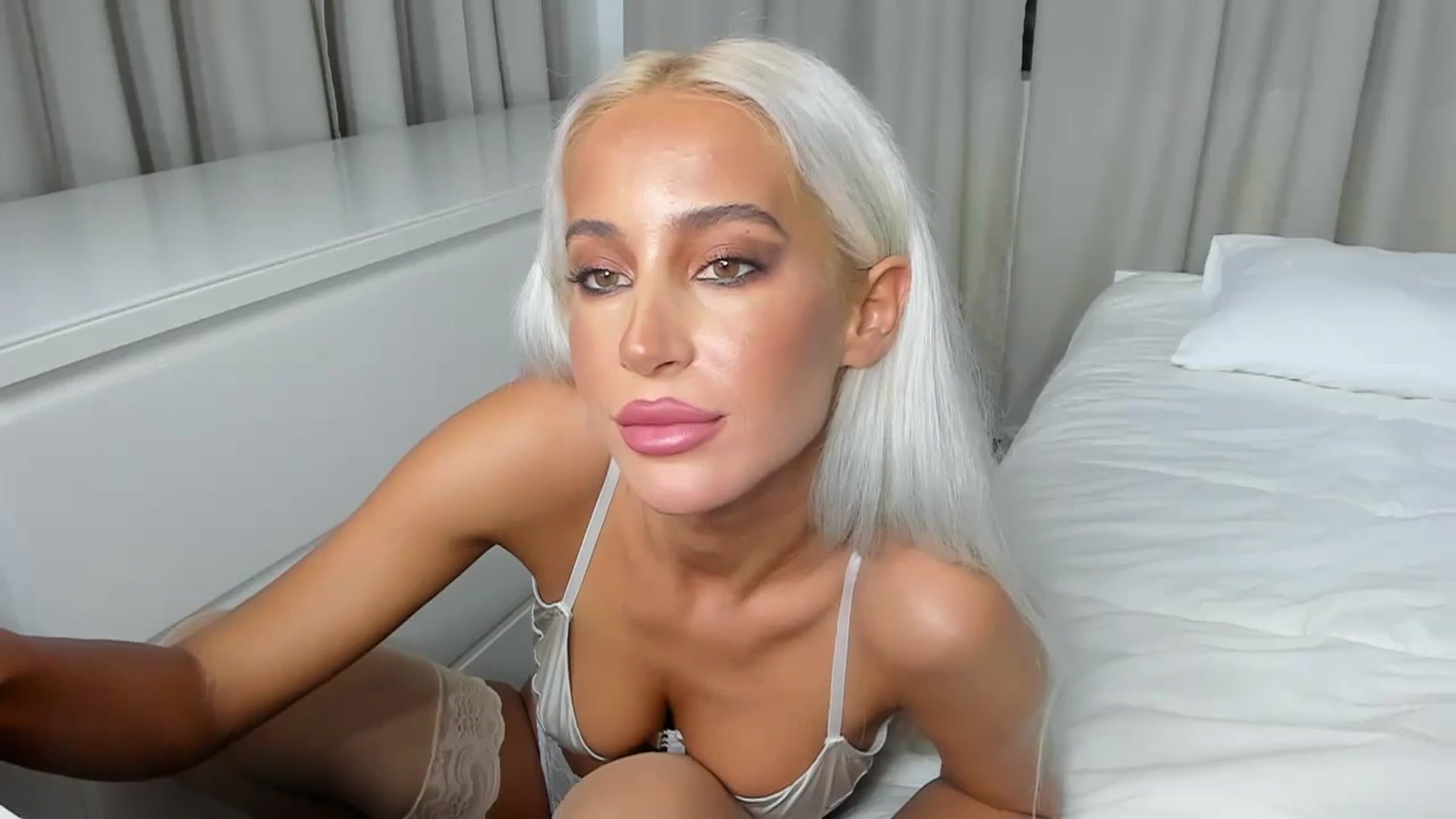 Gallery image thumbnail from Qarinah's myfreecams stream on, 12/19/2023, 03:13 image 19 of 20