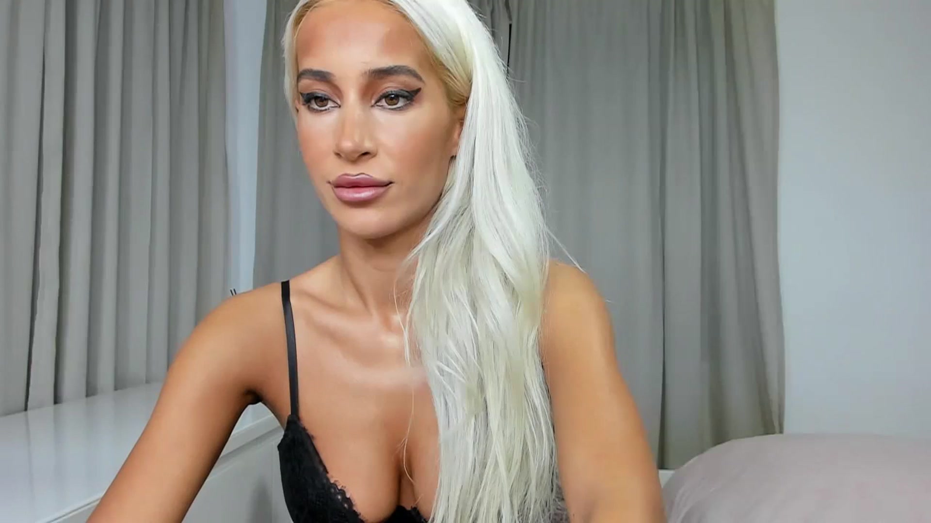 Gallery image thumbnail from Qarinah's myfreecams stream on, 12/28/2023, 03:05 image 18 of 20