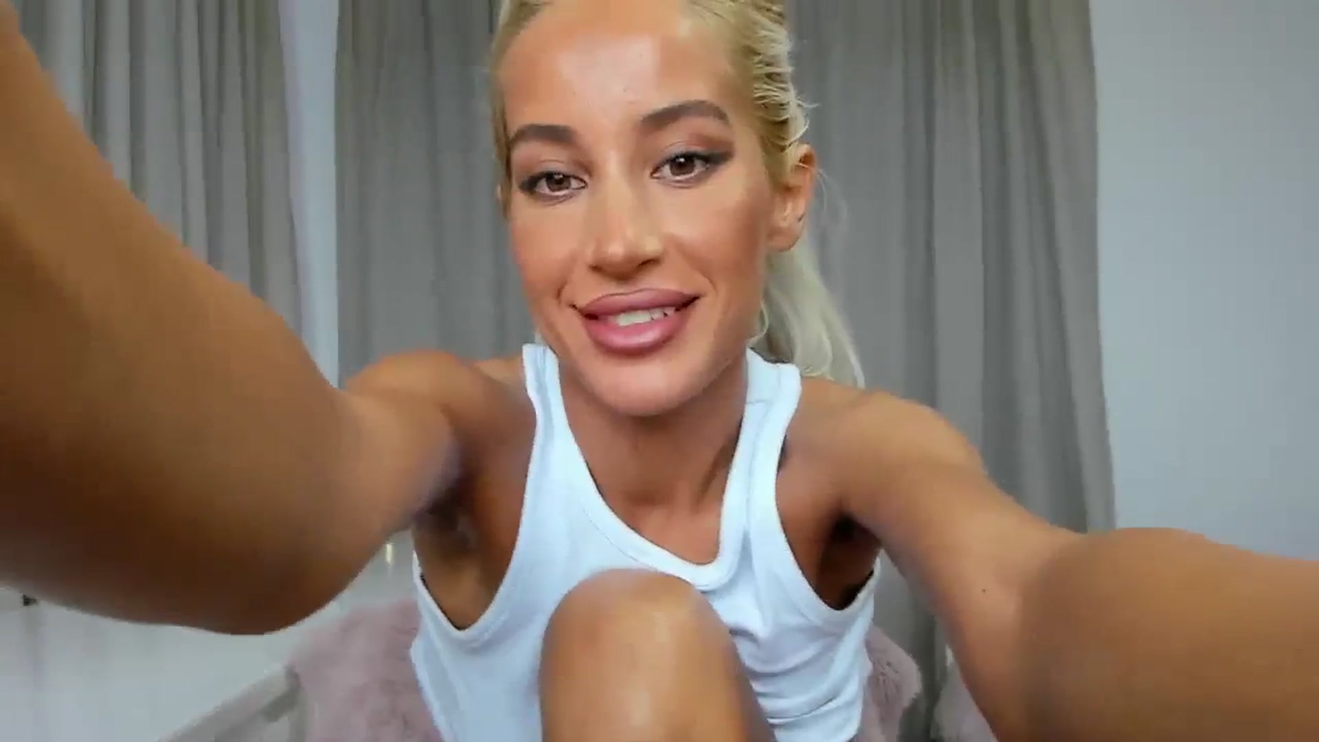 Gallery image thumbnail from Qarinah's myfreecams stream on, 12/31/2023, 03:17 image 19 of 20