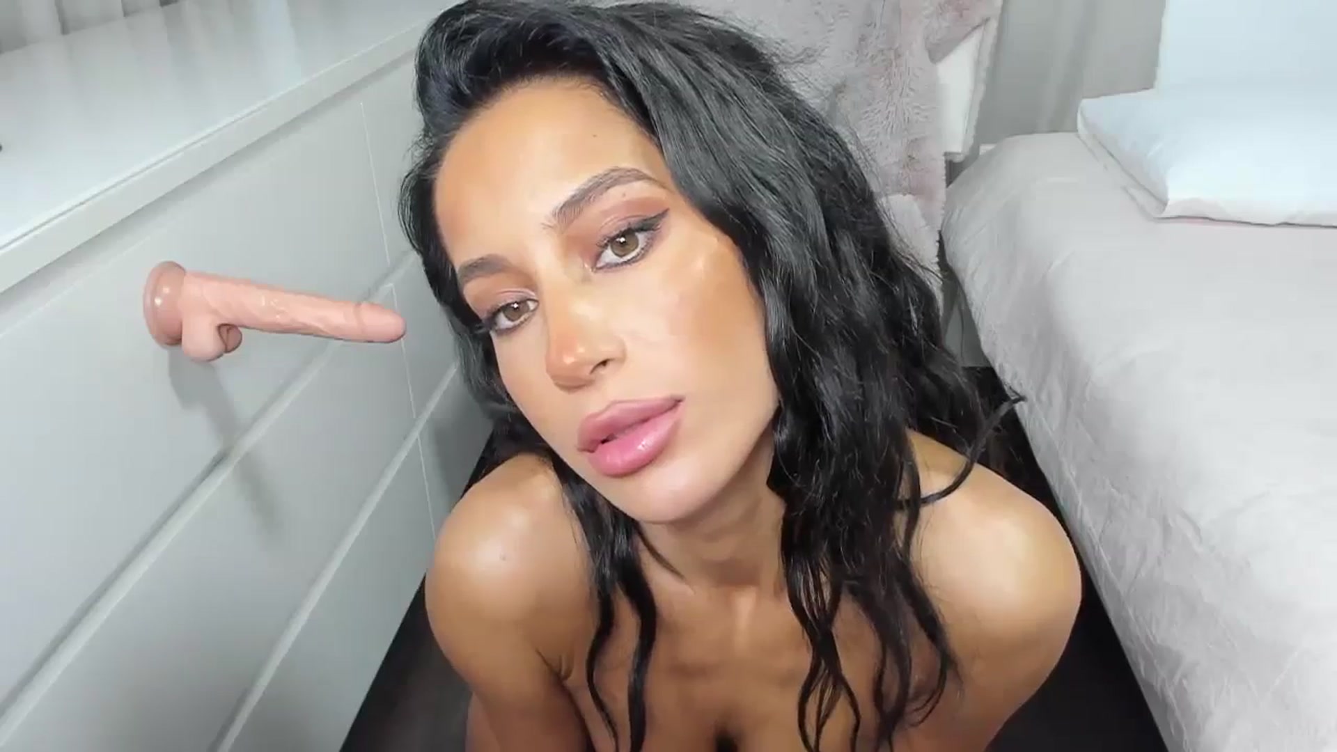 Gallery image thumbnail from Qarinah's myfreecams stream on, 01/22/2024, 03:53 image 8 of 20