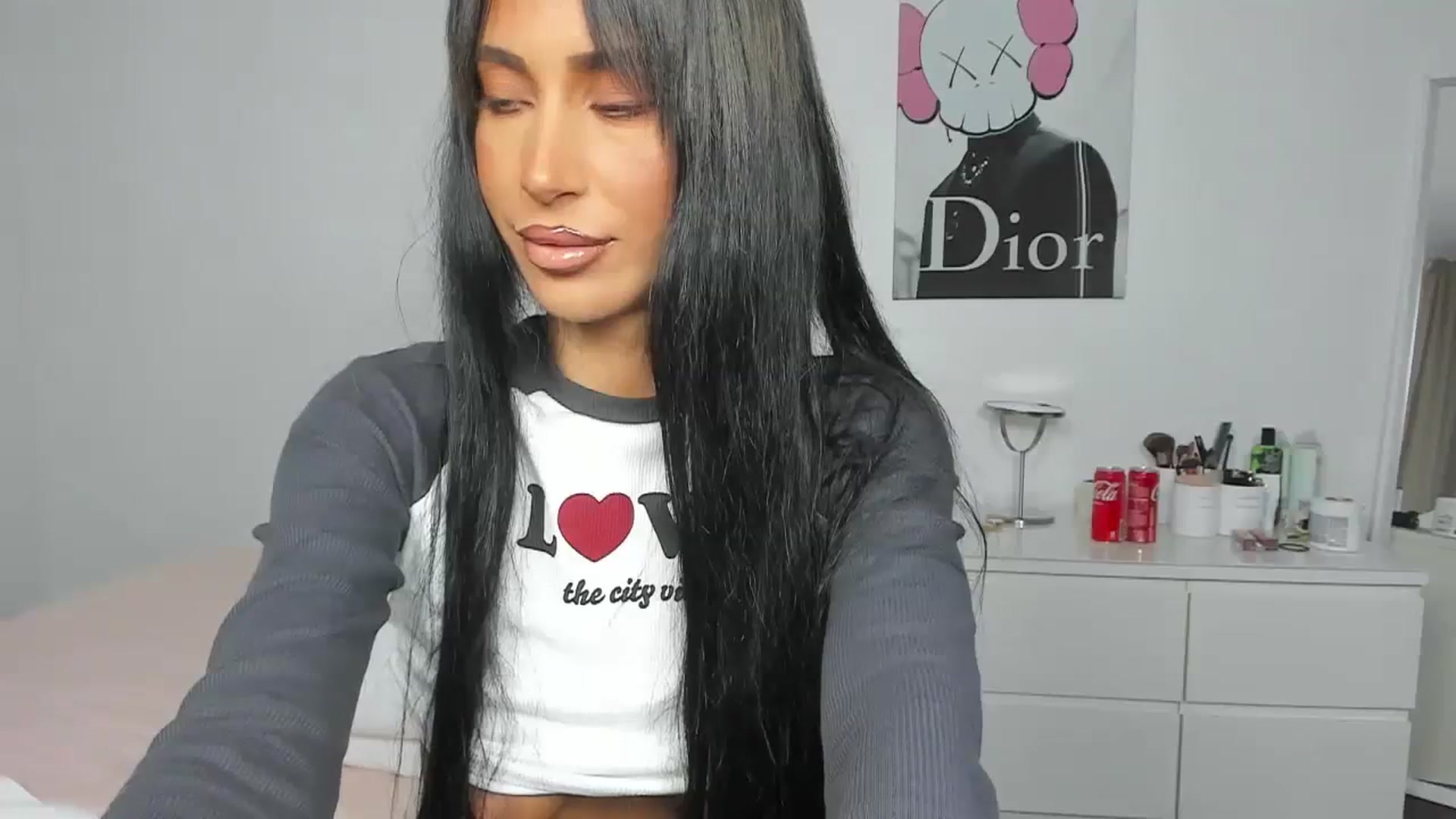 Gallery image thumbnail from Qarinah's myfreecams stream on, 03/18/2024, 01:32 image 11 of 20
