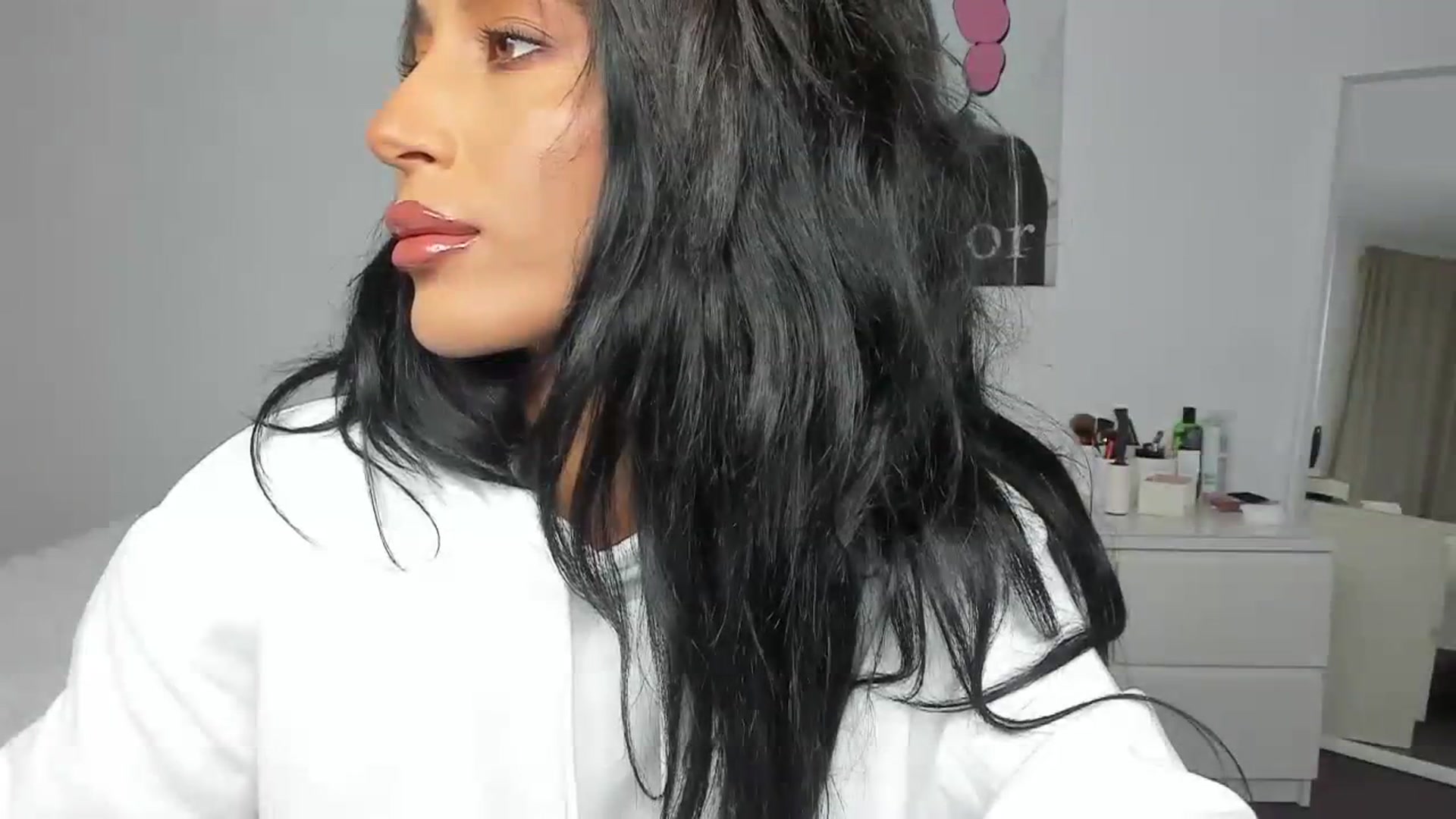 Gallery image thumbnail from Qarinah's myfreecams stream on, 03/25/2024, 24:25 image 19 of 20