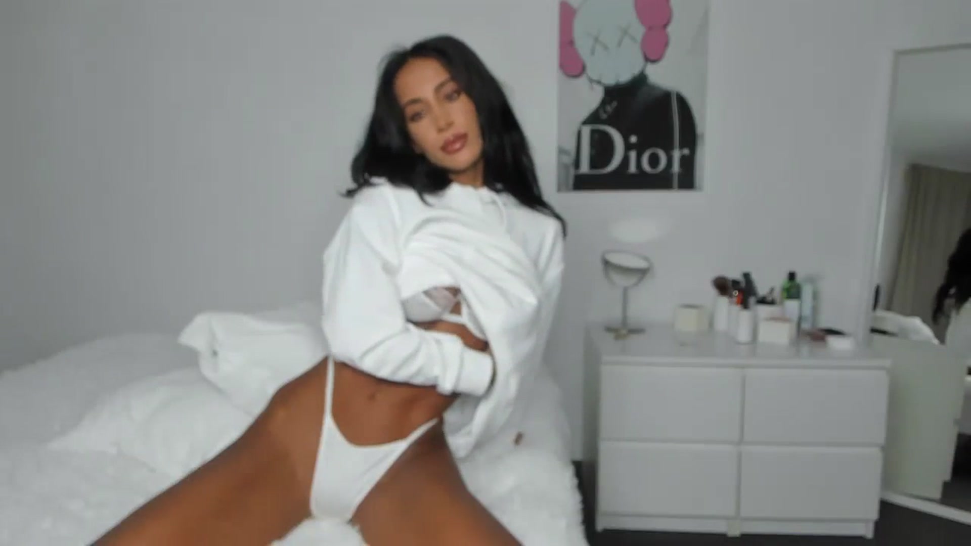 Gallery image thumbnail from Qarinah's myfreecams stream on, 03/25/2024, 24:25 image 17 of 20