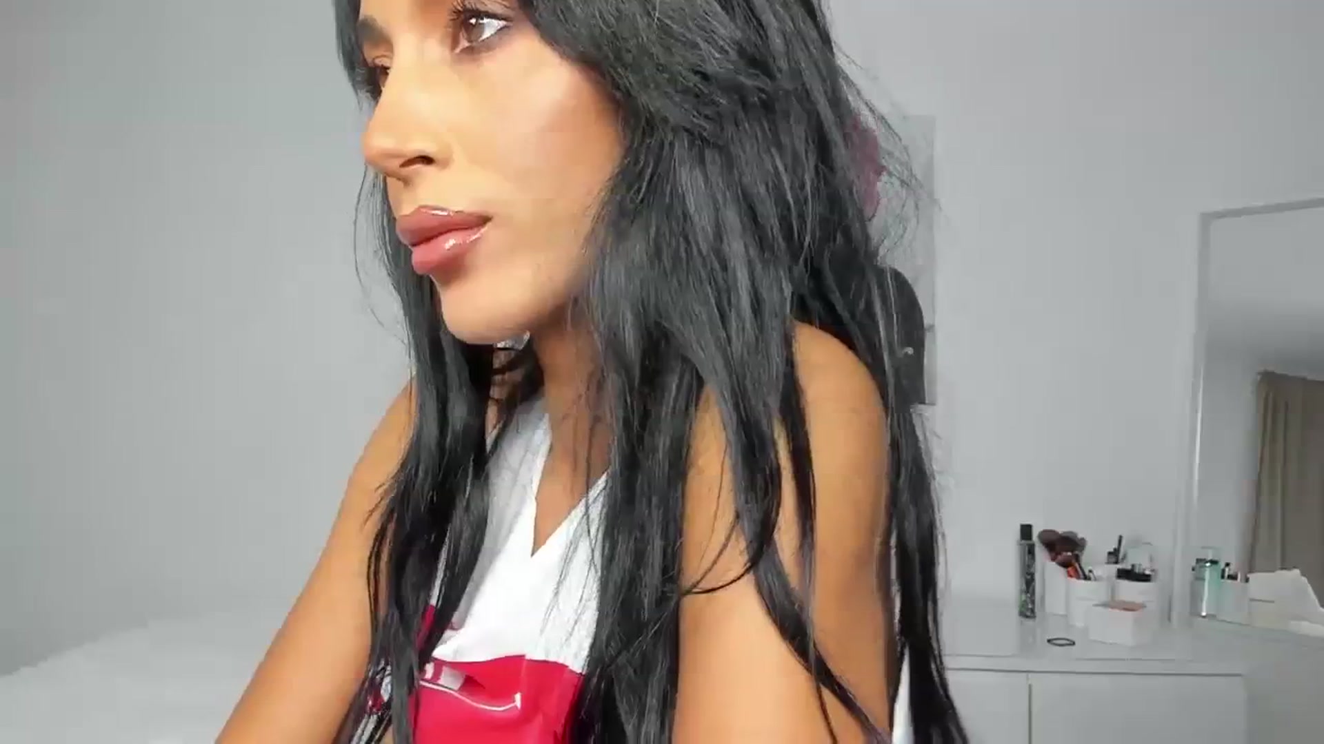 Gallery image thumbnail from Qarinah's myfreecams stream on, 03/27/2024, 01:13 image 20 of 20