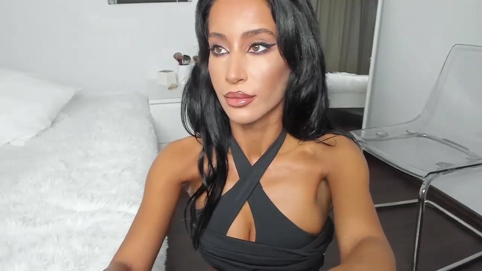 Gallery image thumbnail from Qarinah's myfreecams stream on, 03/31/2024, 24:32 image 8 of 20