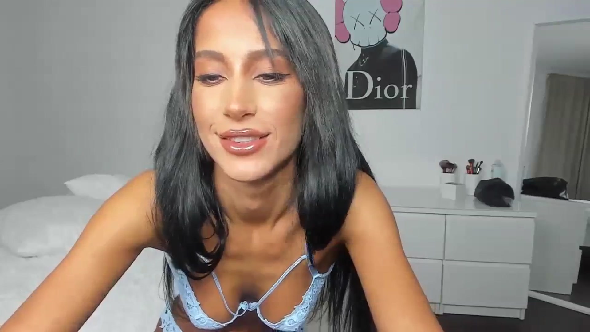Gallery image thumbnail from Qarinah's myfreecams stream on, 04/02/2024, 23:19 image 8 of 20