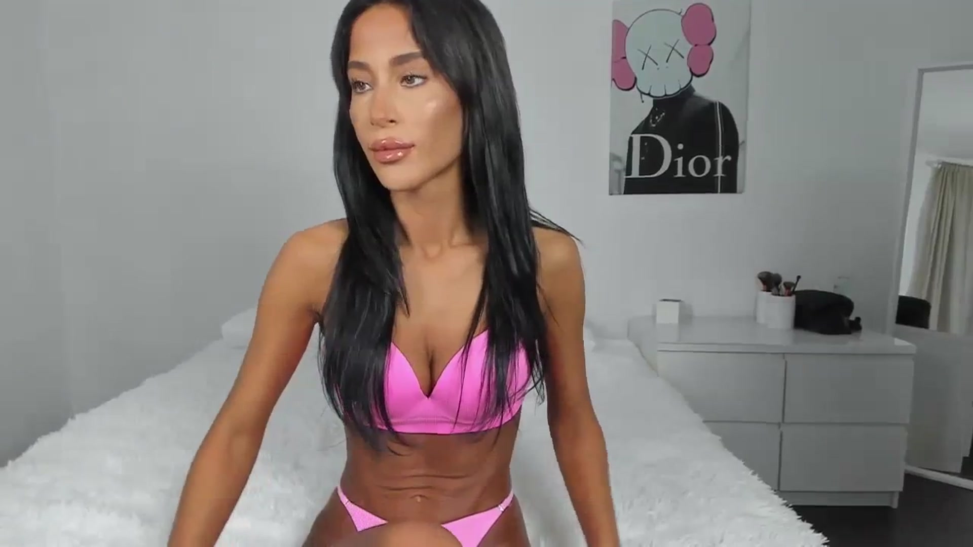 Gallery image thumbnail from Qarinah's myfreecams stream on, 04/10/2024, 22:19 image 11 of 20