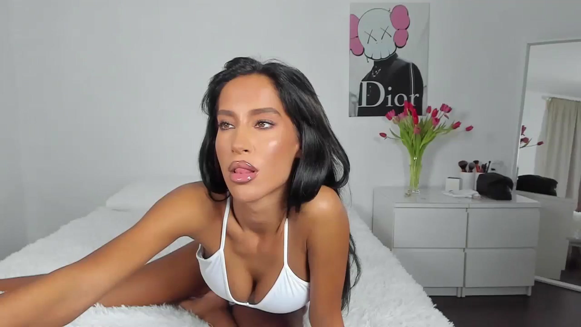 Gallery image thumbnail from Qarinah's myfreecams stream on, 04/14/2024, 24:01 image 17 of 20