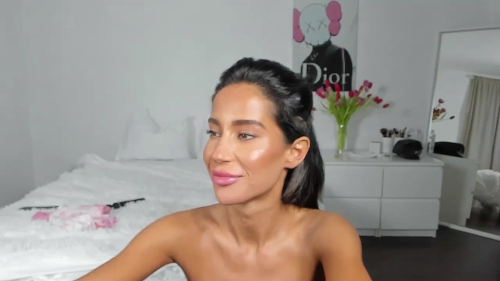 Gallery image thumbnail from Qarinah's myfreecams stream on, 04/15/2024, 01:45 image 4 of 20