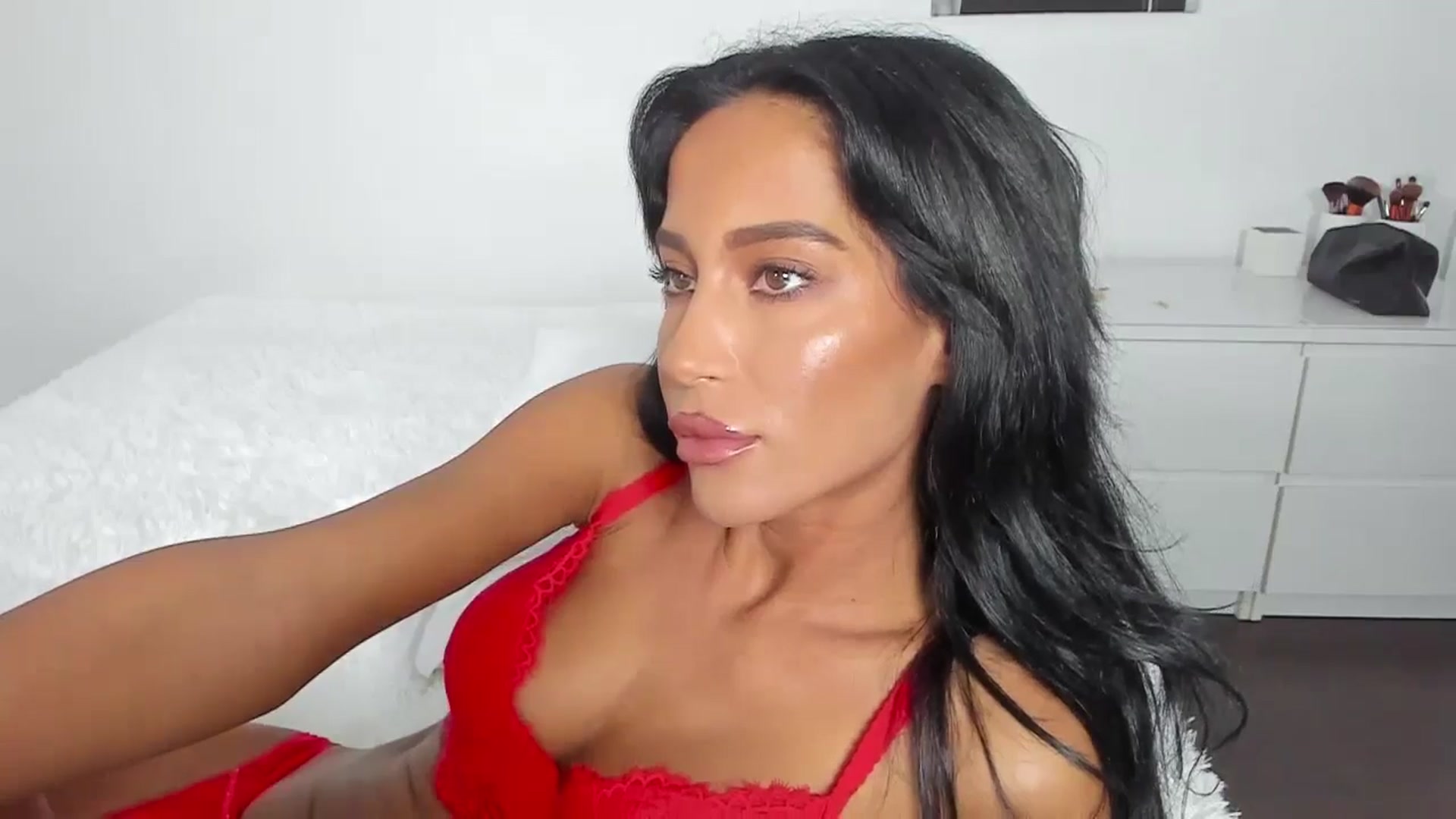 Gallery image thumbnail from Qarinah's myfreecams stream on, 04/18/2024, 01:57 image 12 of 20