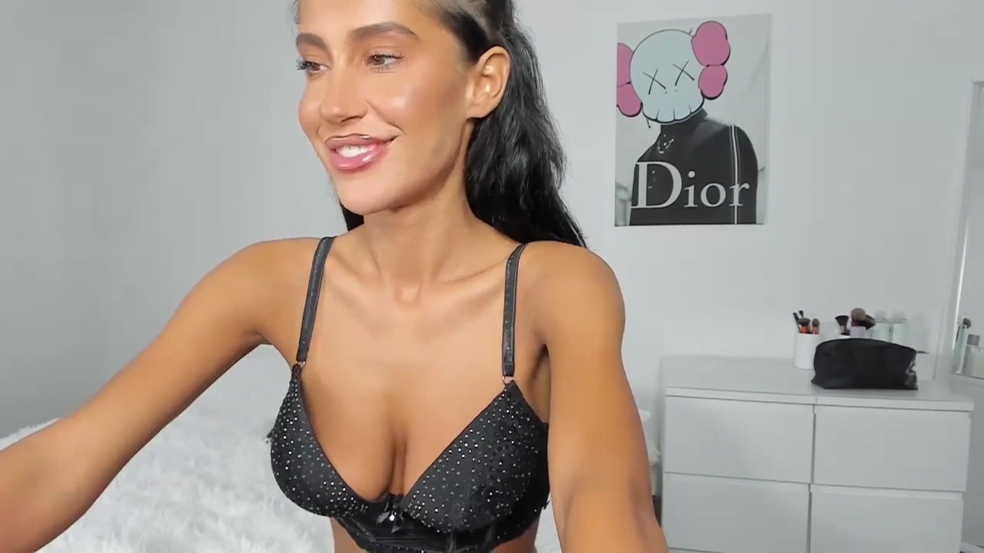 Gallery image thumbnail from Qarinah's myfreecams stream on, 04/22/2024, 24:22 image 20 of 20