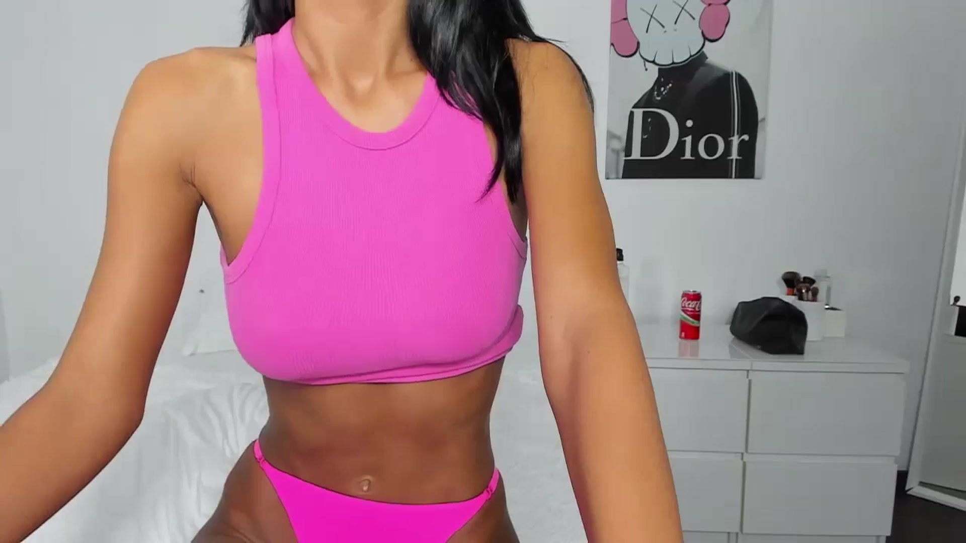 Gallery image thumbnail from Qarinah's myfreecams stream on, 04/27/2024, 23:43 image 15 of 20