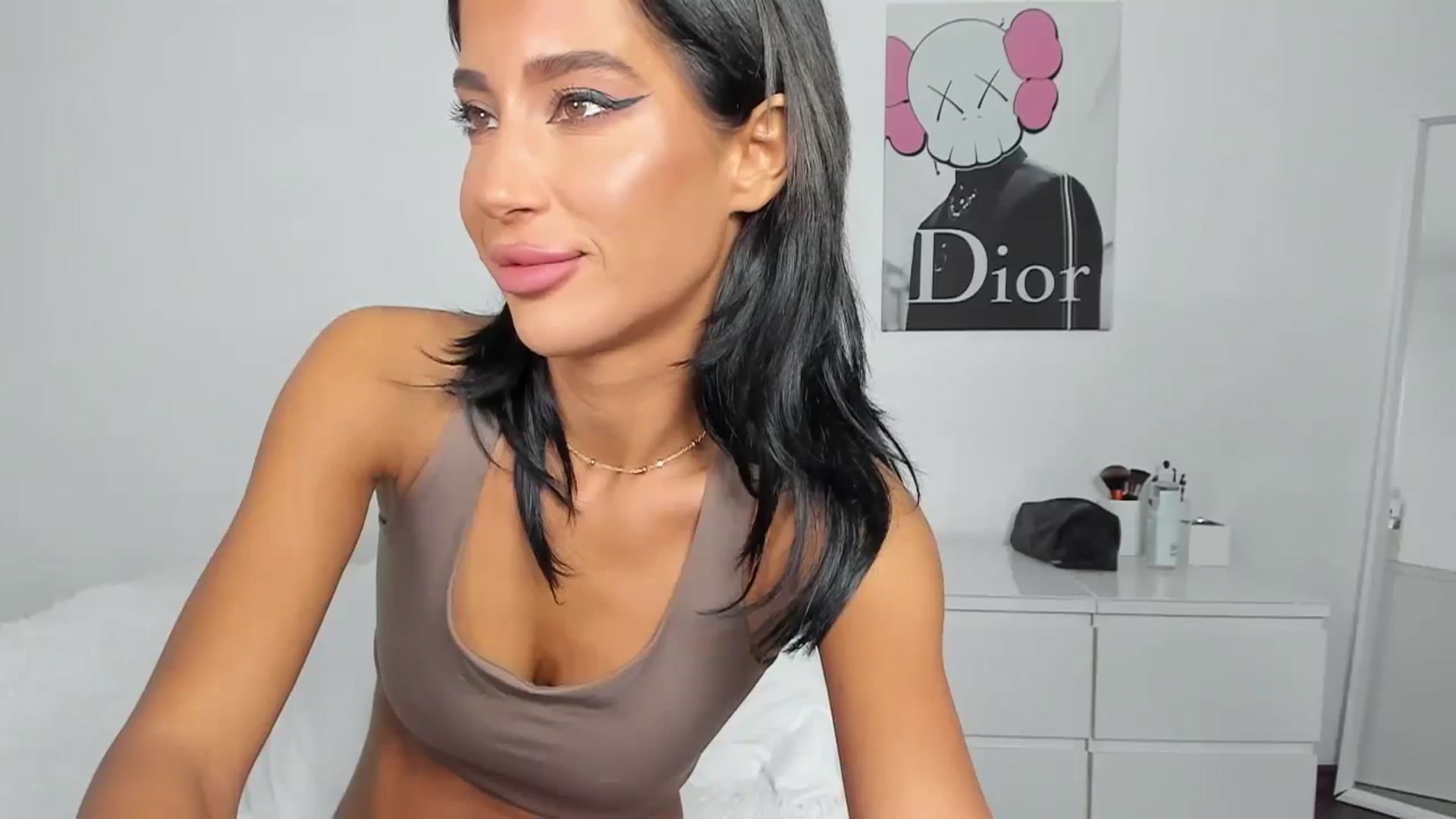 Gallery image thumbnail from Qarinah's myfreecams stream on, 04/29/2024, 01:44 image 7 of 20