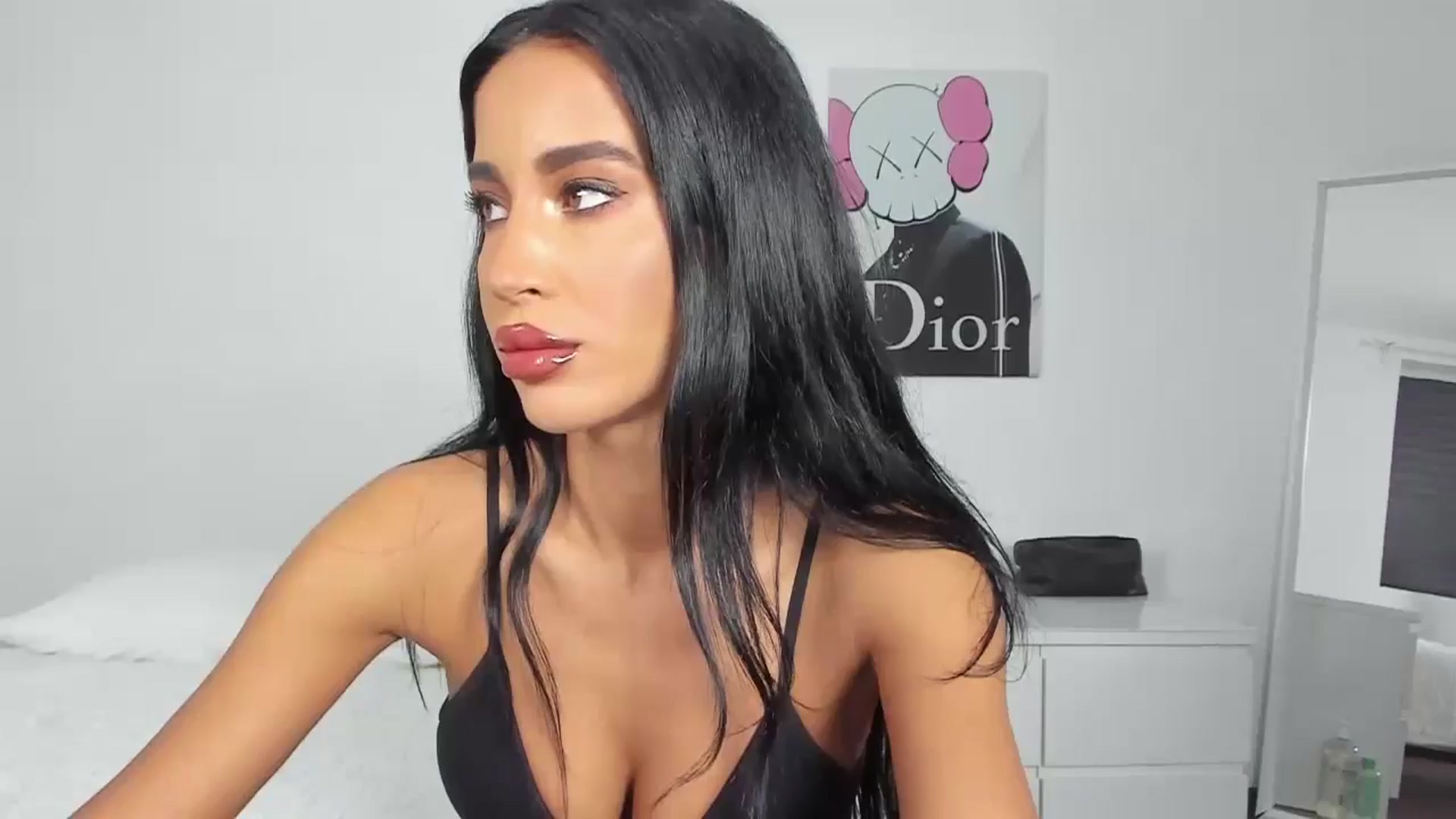 Gallery image thumbnail from Qarinah's myfreecams stream on, 05/10/2024, 22:58 image 1 of 20