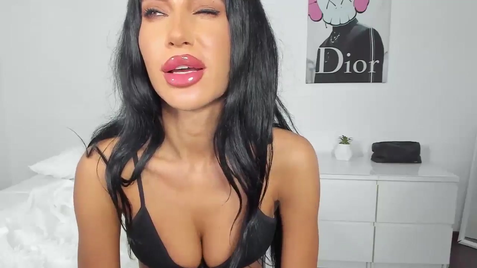 Gallery image thumbnail from Qarinah's myfreecams stream on, 05/11/2024, 03:43 image 7 of 20